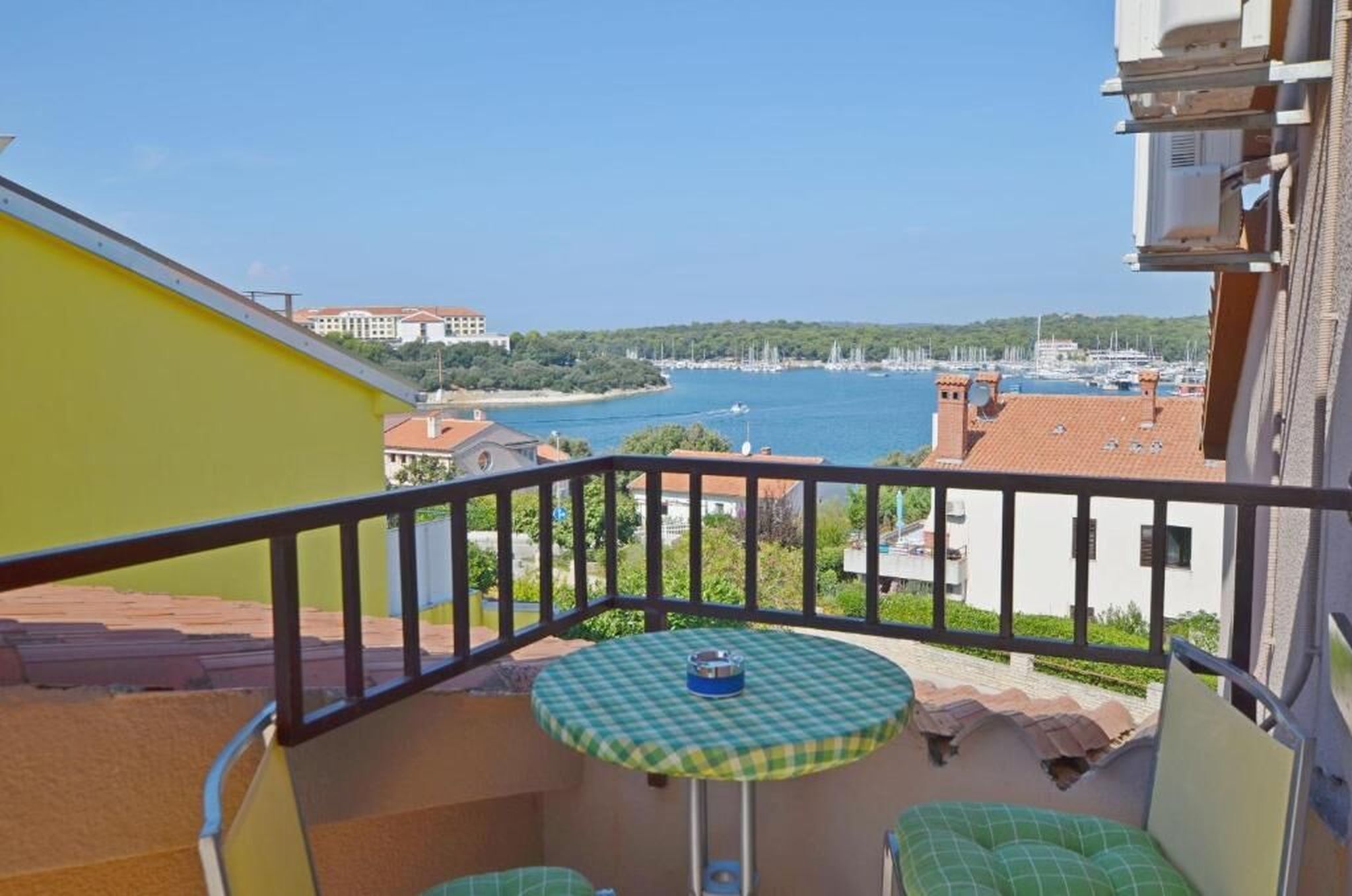 Apartments and Rooms Viktorija 71911-S5