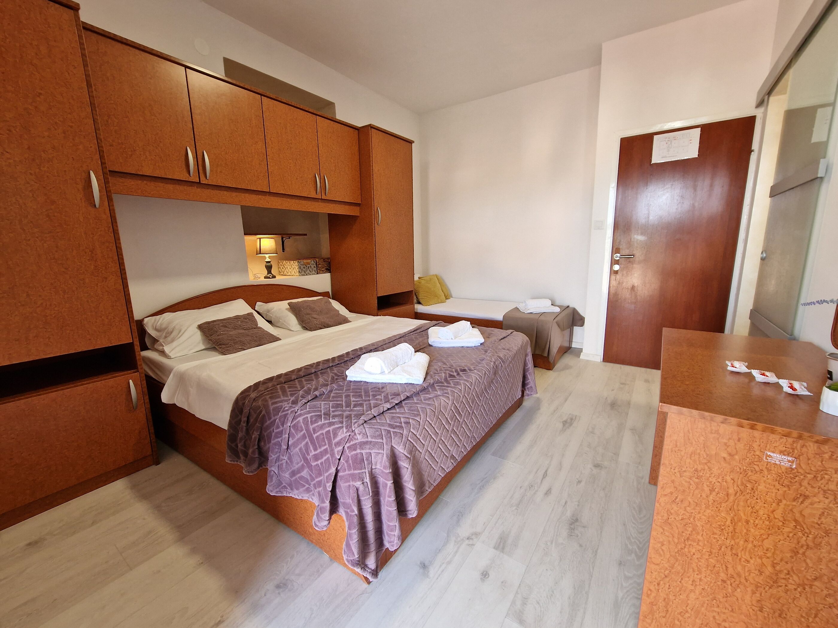 Apartment and Rooms Zora 99911-S1
