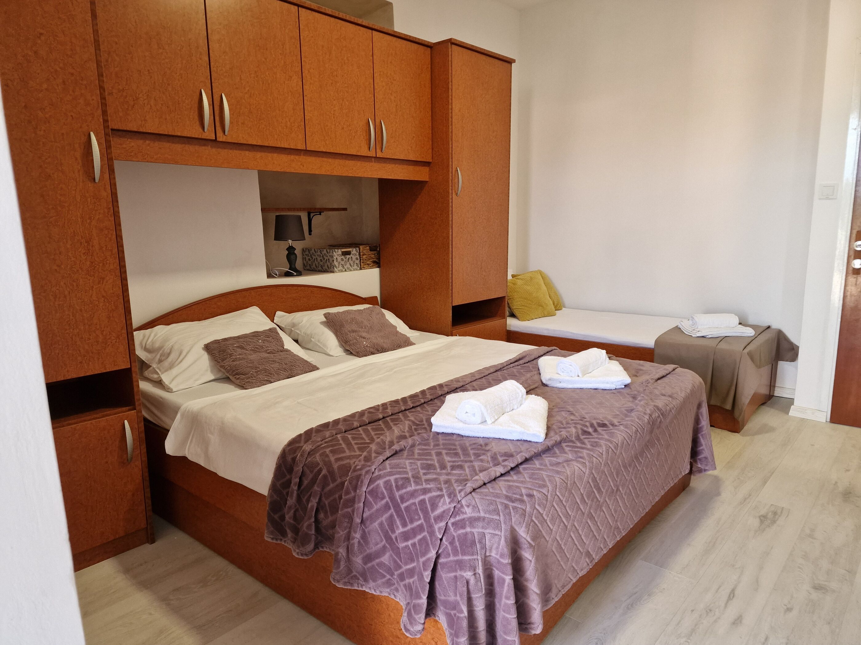 Apartment and Rooms Zora 99911-S1