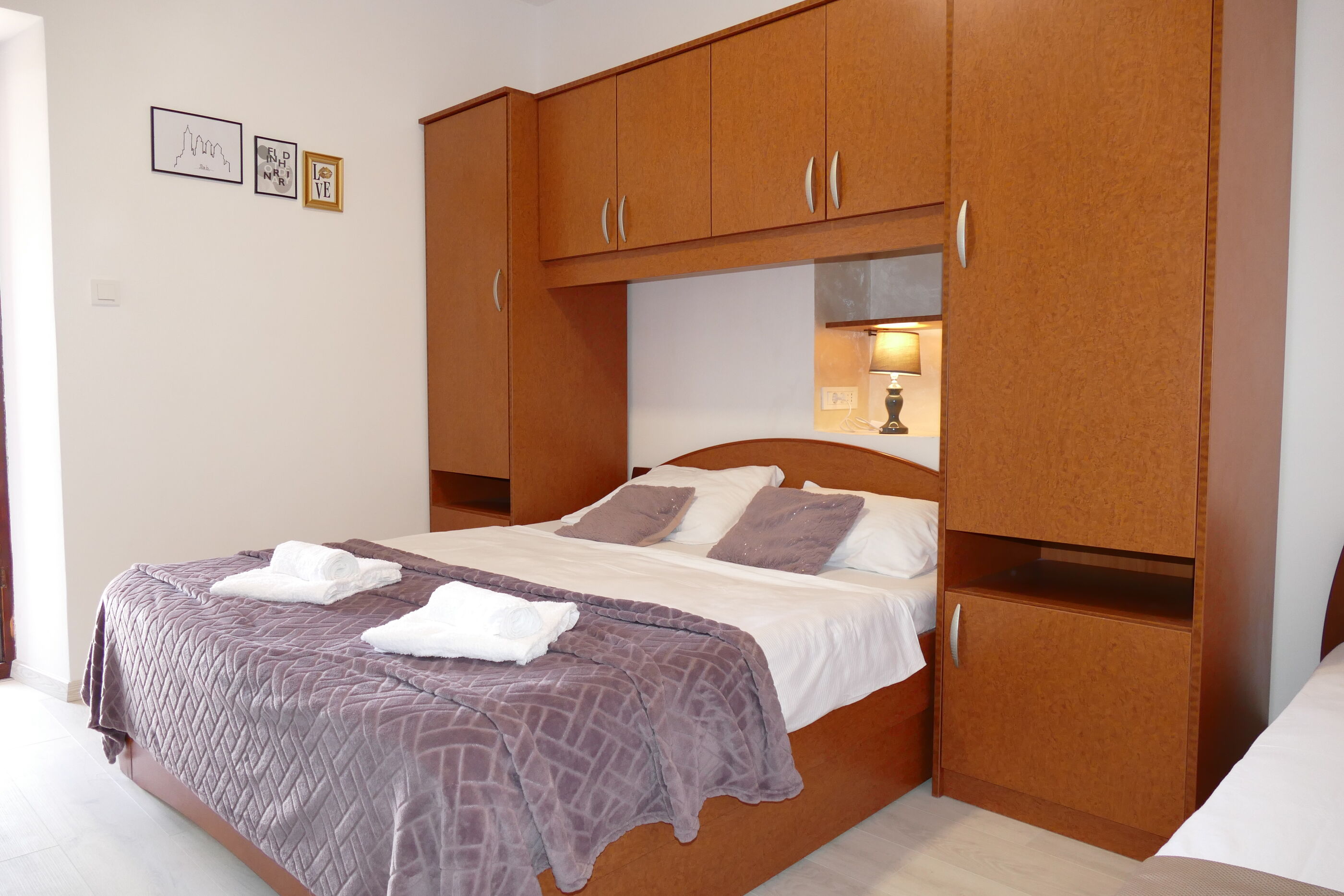 Apartment and Rooms Zora 99911-S1