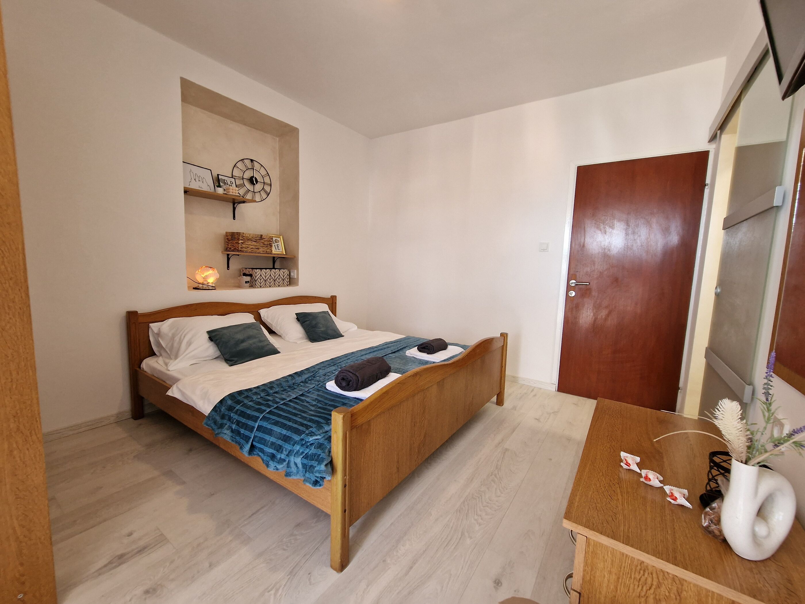 Apartment and Rooms Zora 99911-S2