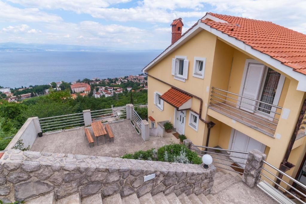 Apartments Belvedere 97120-A2