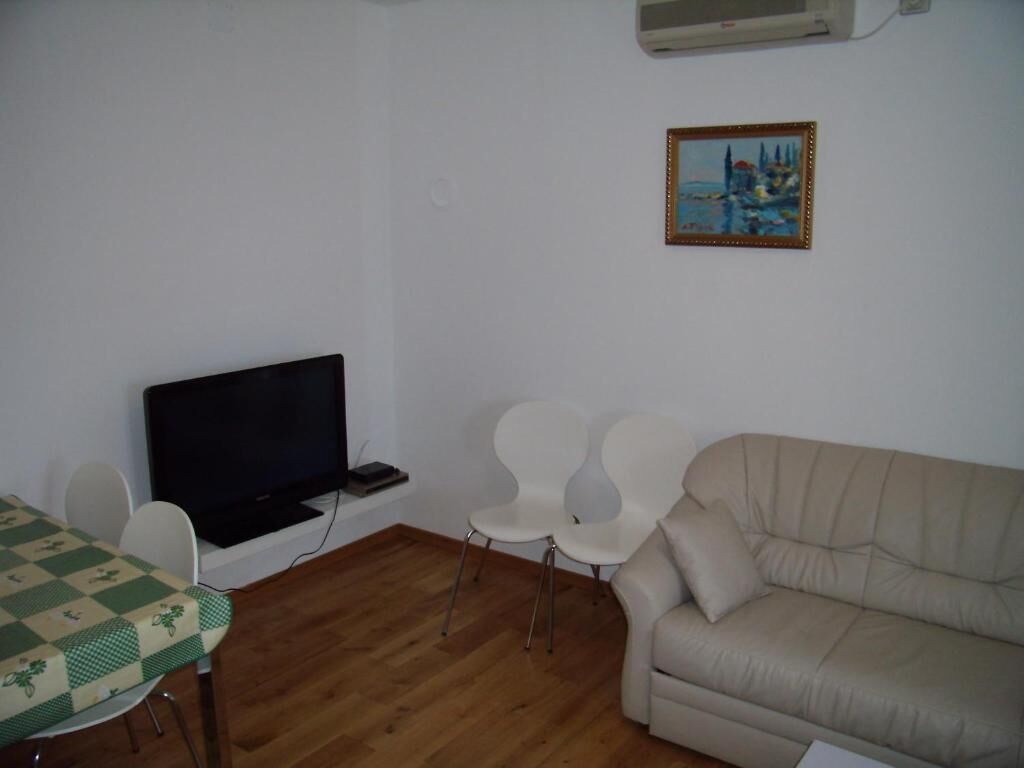 Apartments Belvedere 97120-A1