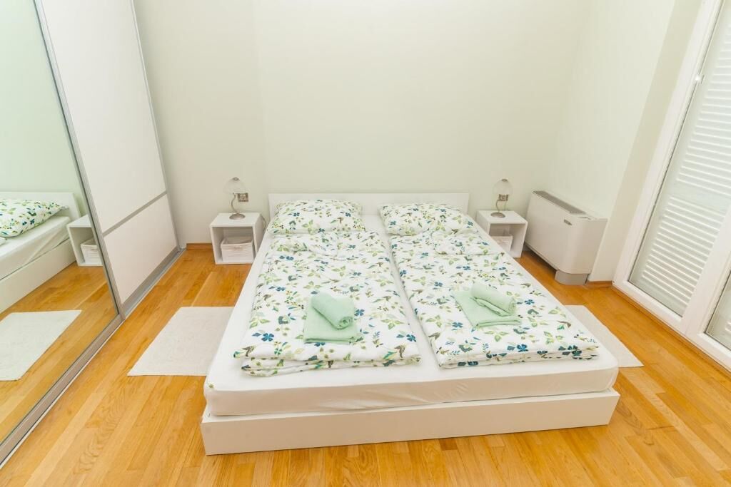 Apartments Belvedere 97120-A2