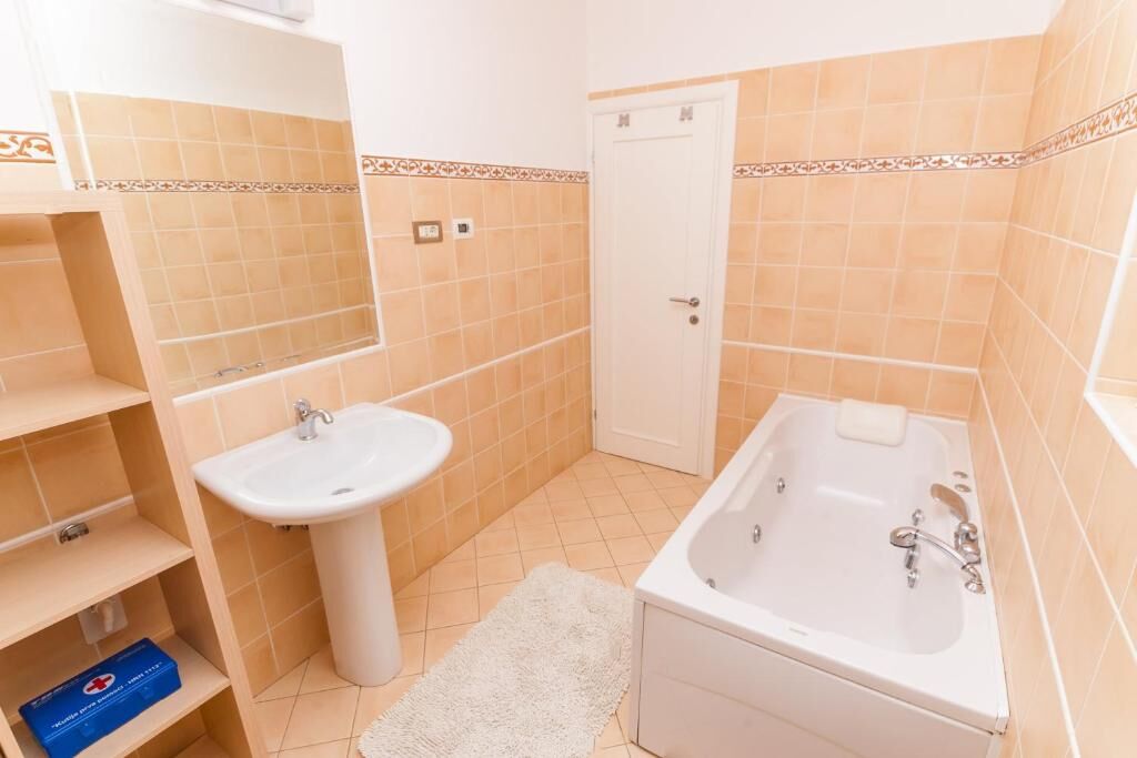 Apartments Belvedere 97120-A2