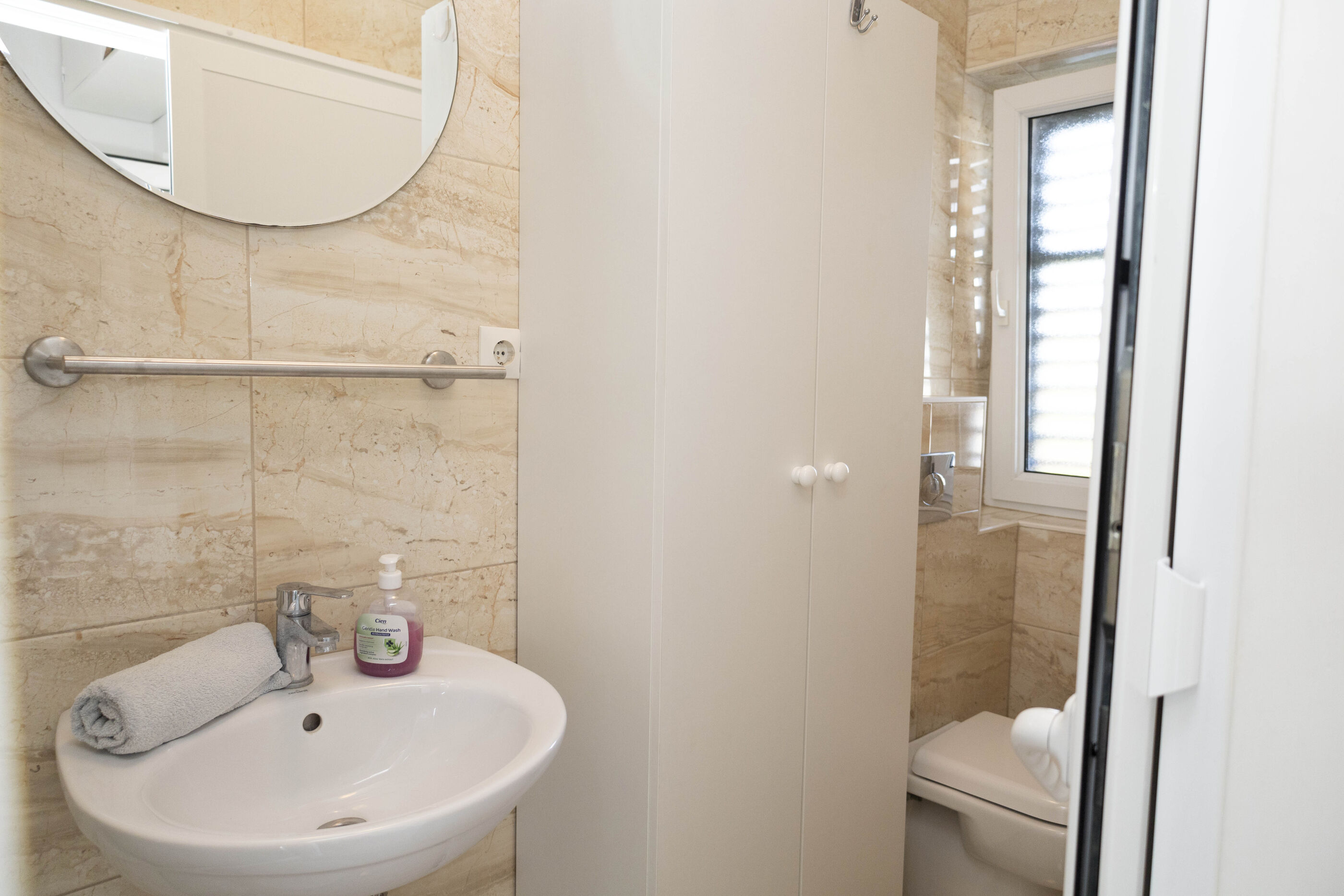 Apartments Ivan 28011-A2