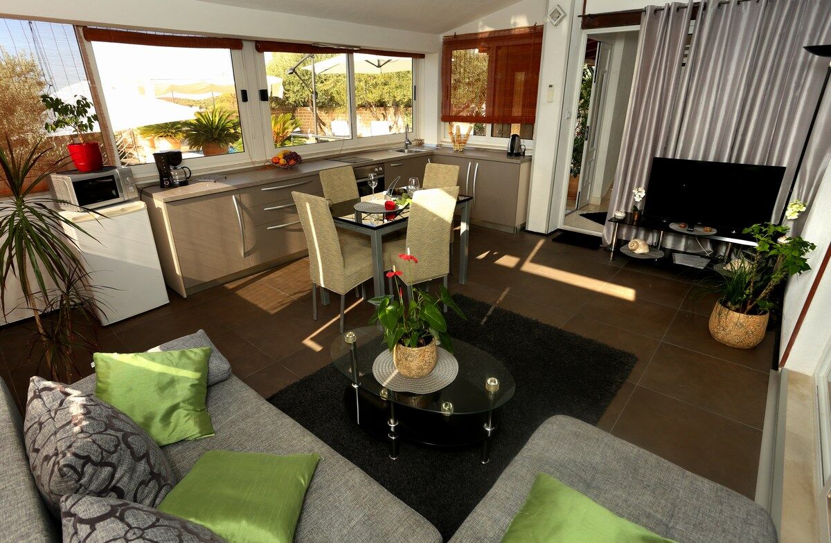 Apartments Hermes 100061-A1