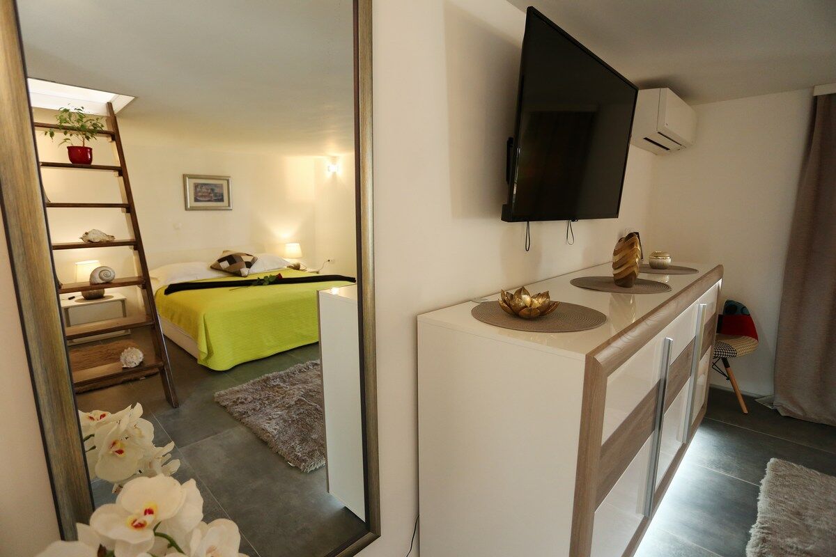 Apartments Hermes 100061-A1