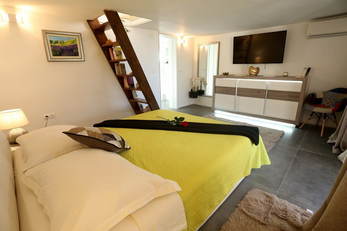 Apartments Hermes 100061-A1