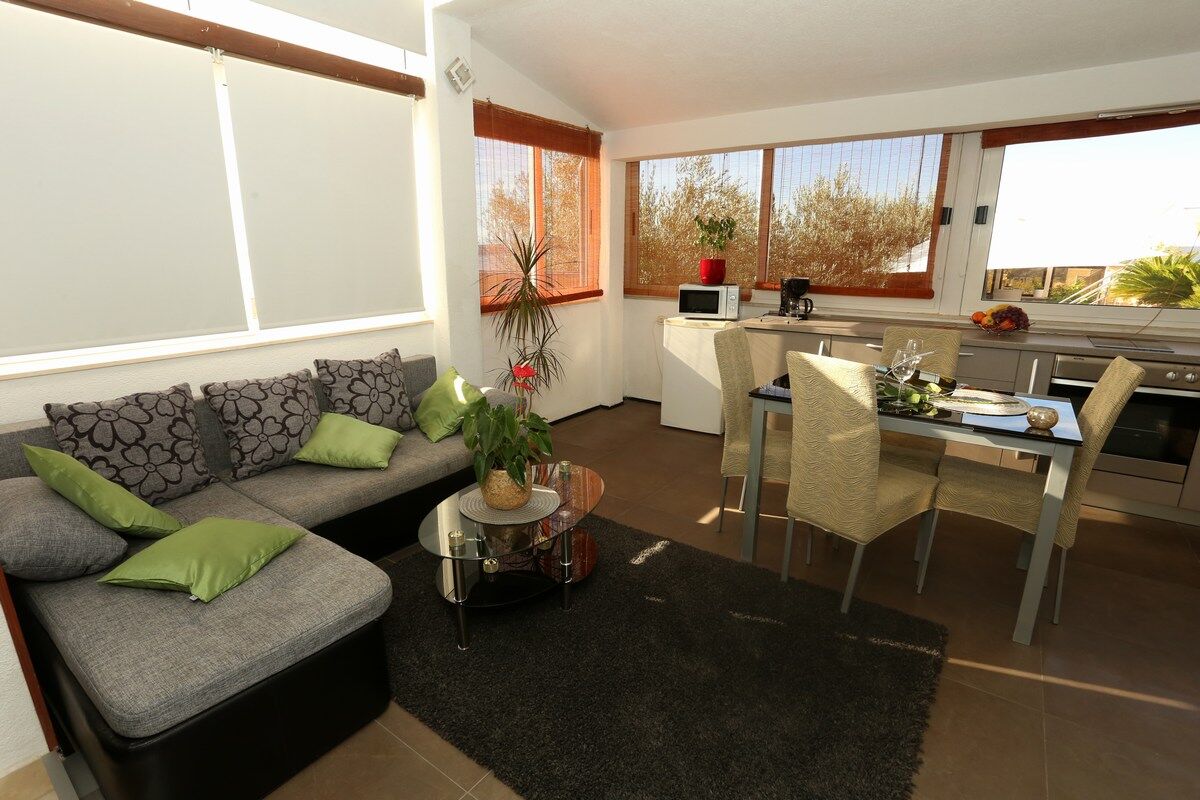Apartments Hermes 100061-A1