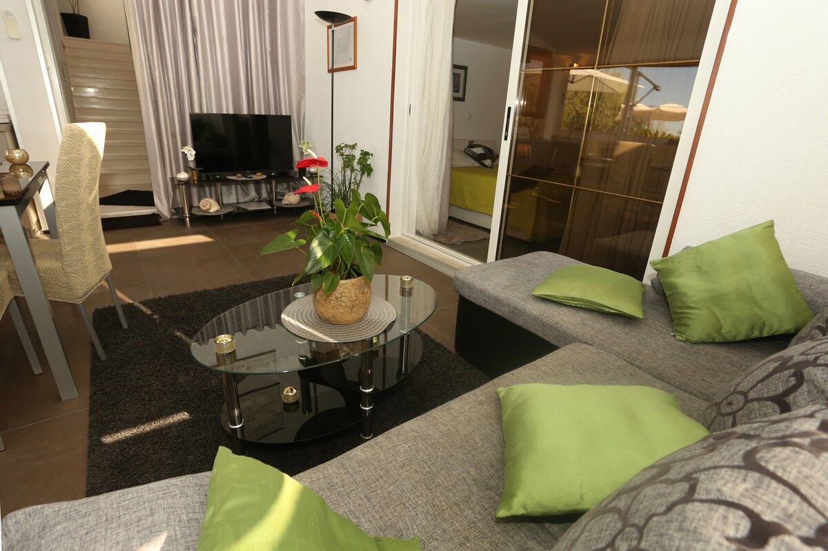 Apartments Hermes 100061-A1