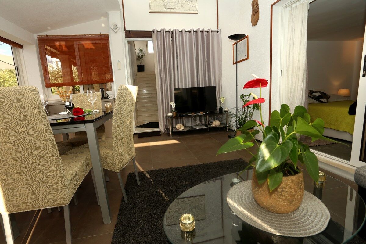 Apartments Hermes 100061-A1
