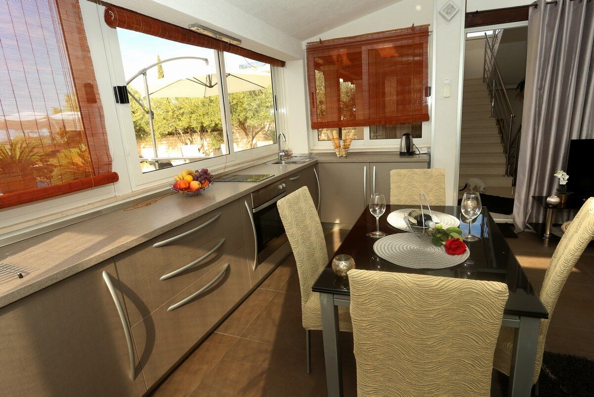 Apartments Hermes 100061-A1