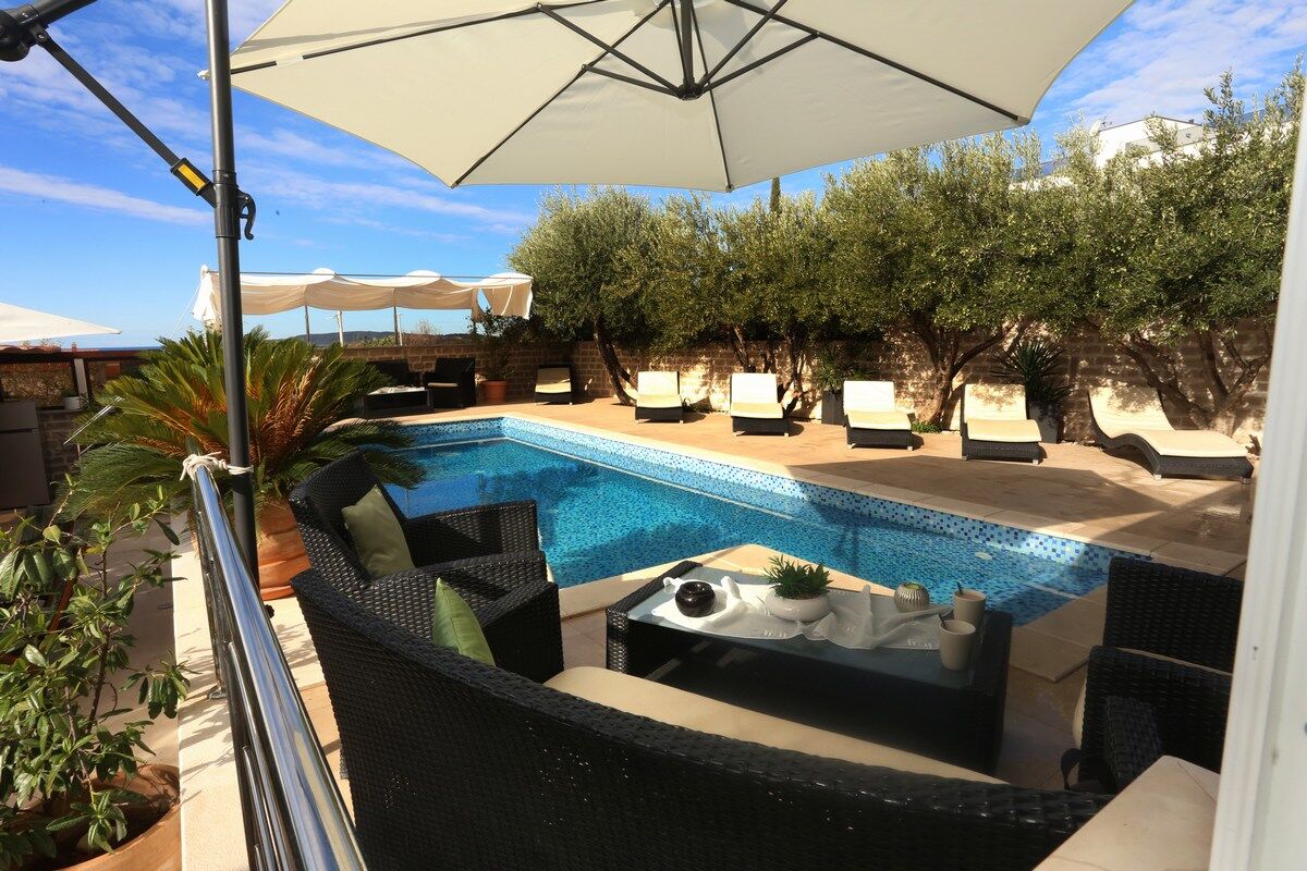 Apartments Hermes 100061-A1