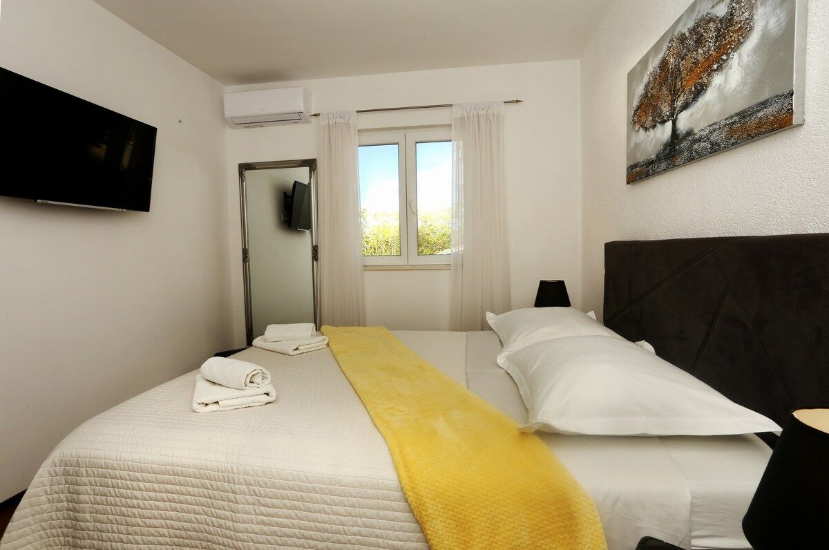 Apartments Hermes 100061-A2