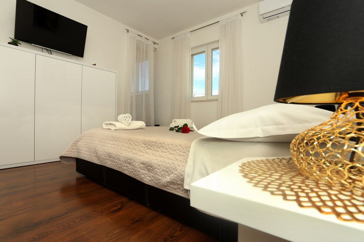 Apartments Hermes 100061-A3
