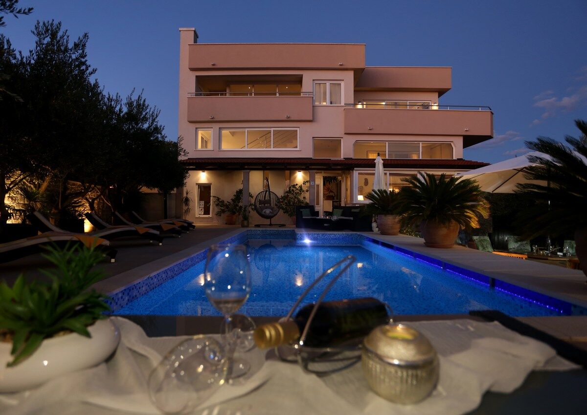 Apartments Hermes 100061-A1