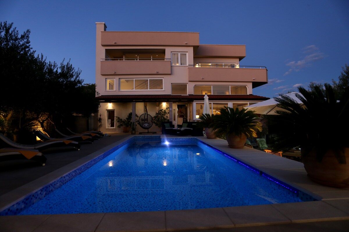 Apartments Hermes 100061-A1