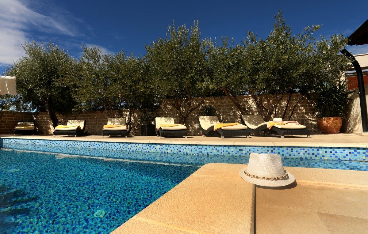 Apartments Hermes 100061-A1