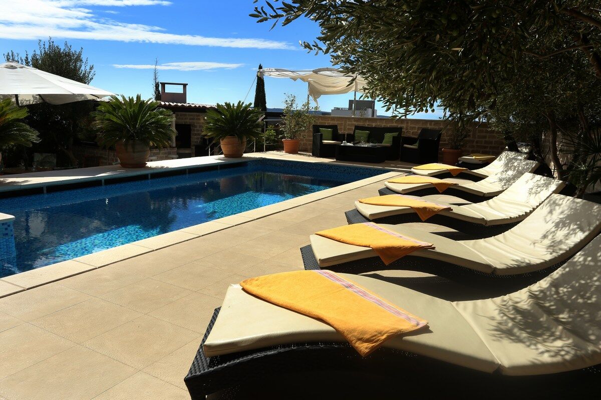 Apartments Hermes 100061-A1