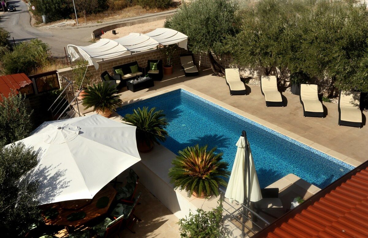 Apartments Hermes 100061-A1
