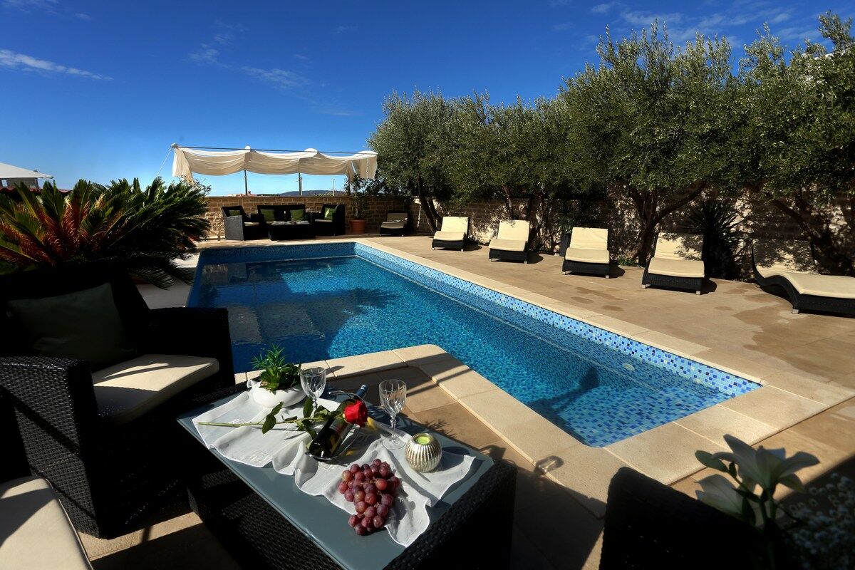Apartments Hermes 100061-A1