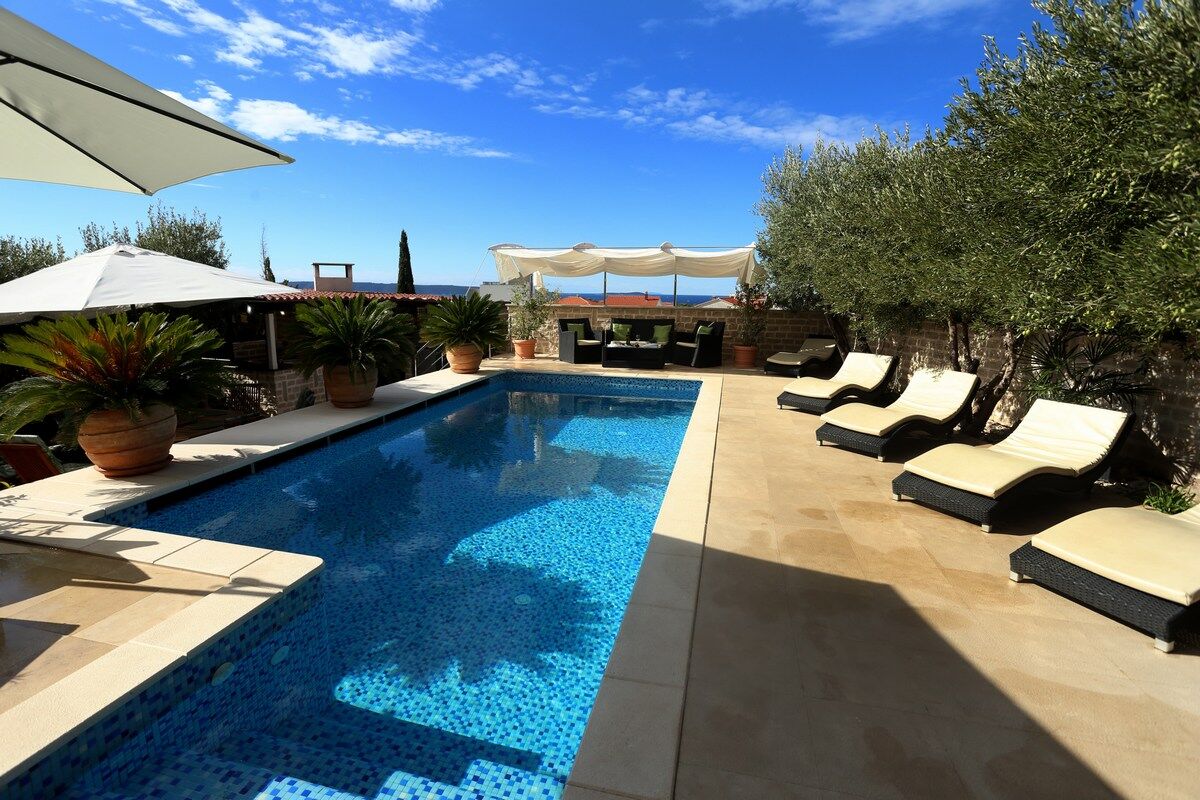Apartments Hermes 100061-A1