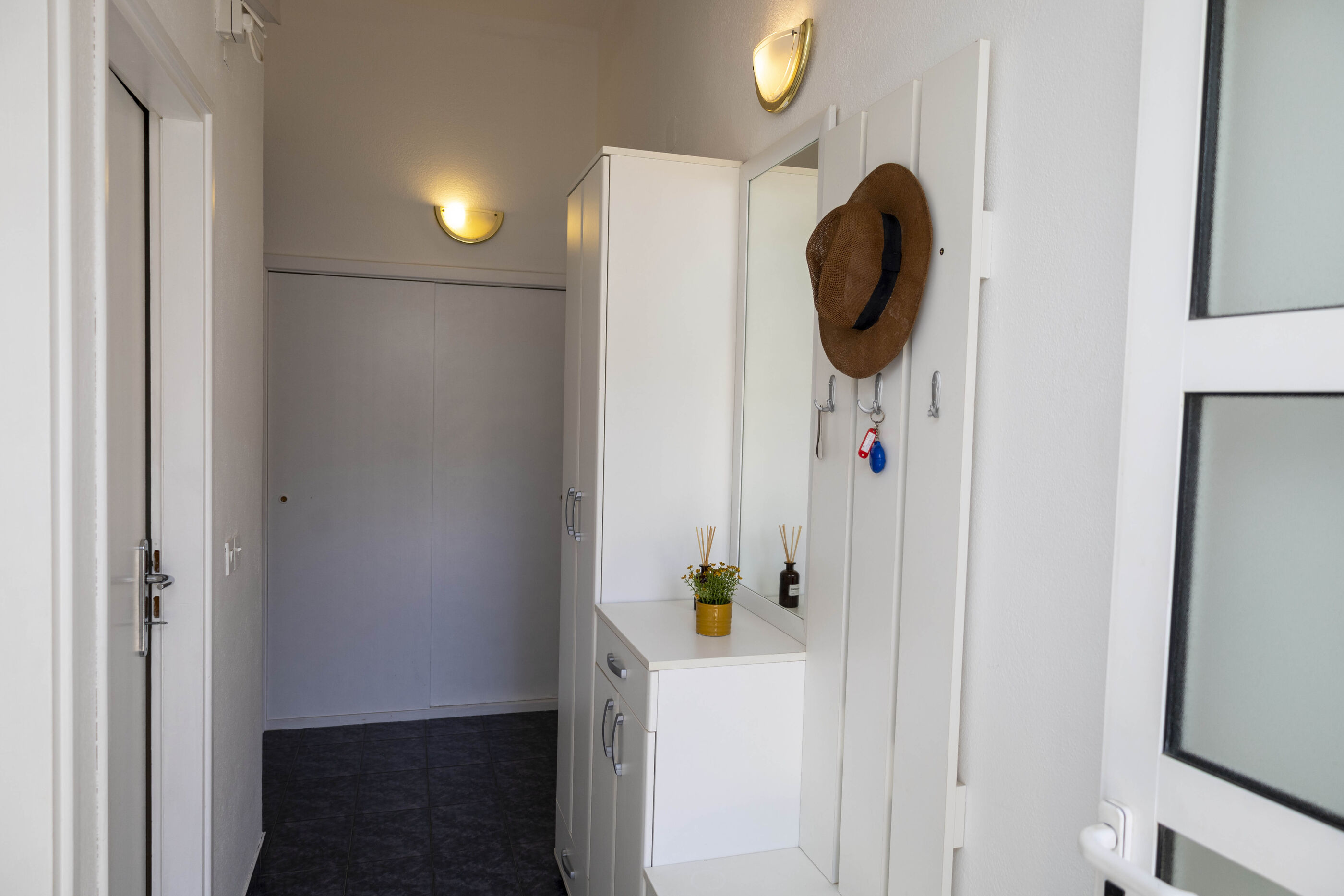 Apartments Ivan 28011-A3