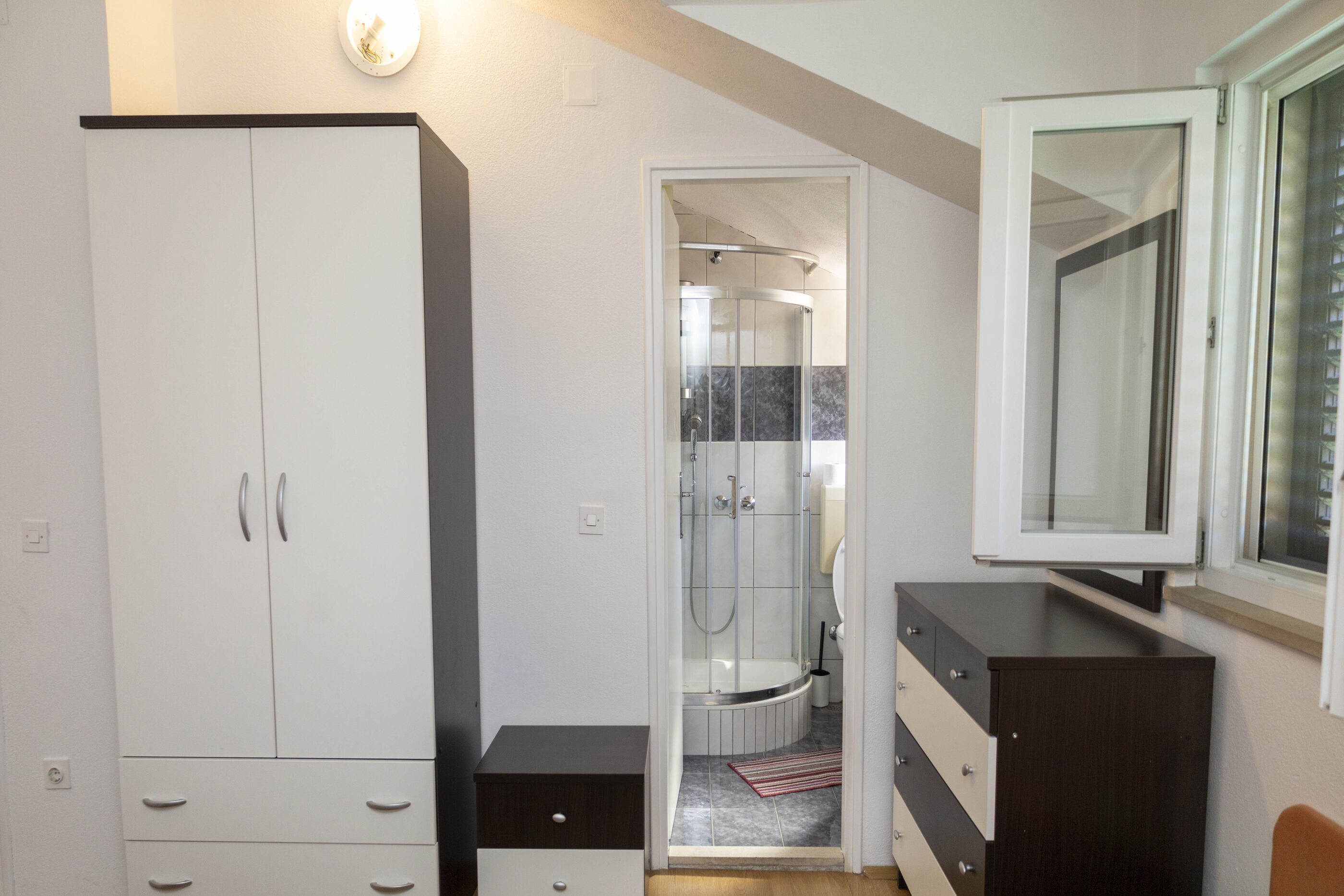 Apartments Ivan 28011-A3
