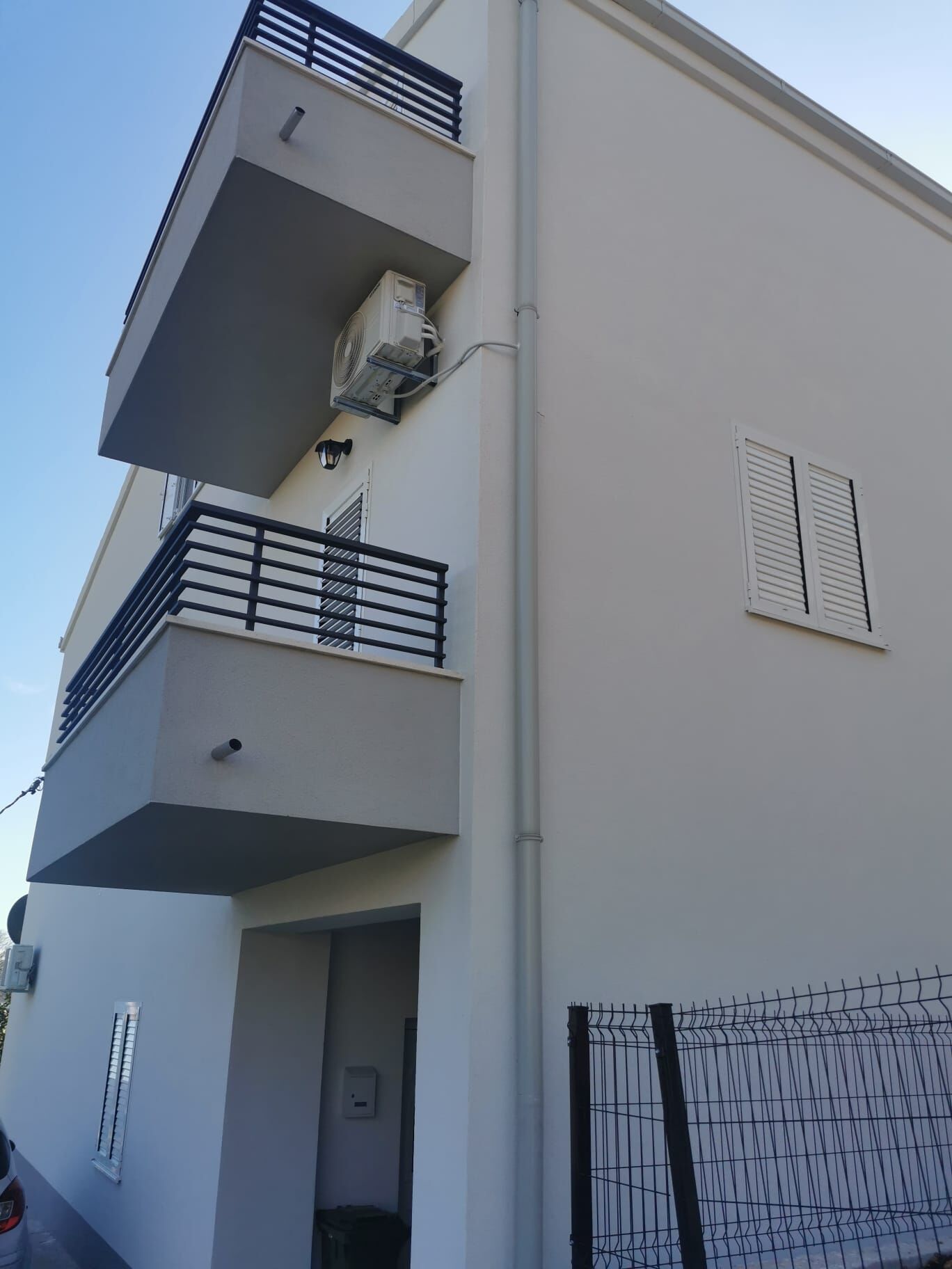 Room Ela 100221-S1