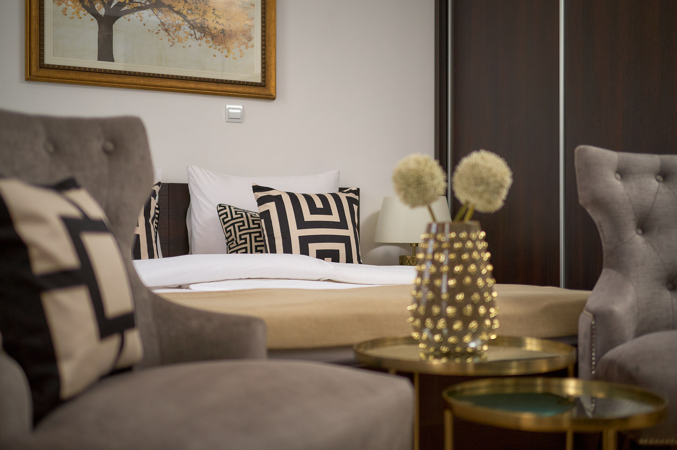Apartments Studios 81 99411-A1