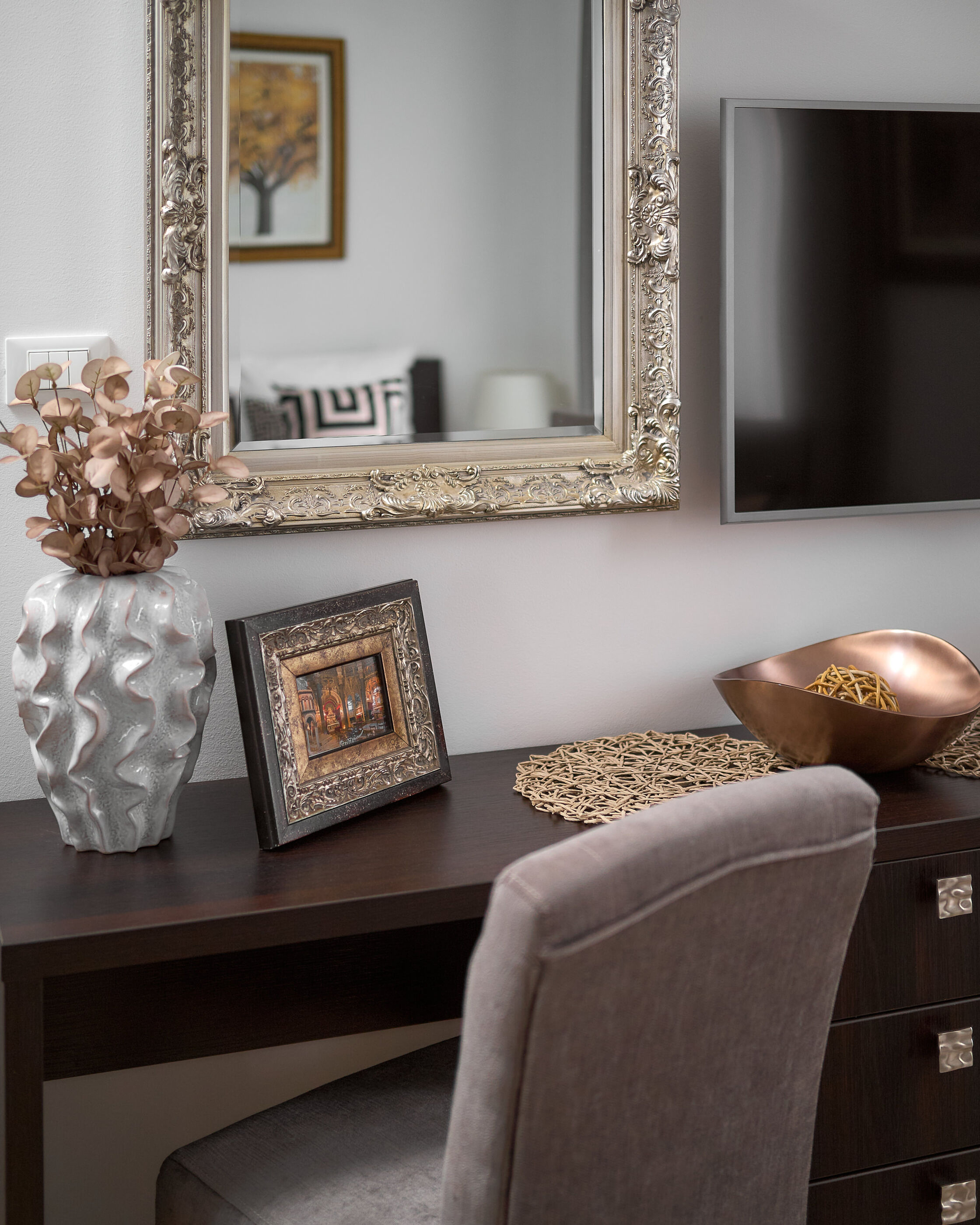 Apartments Studios 81 99411-A1