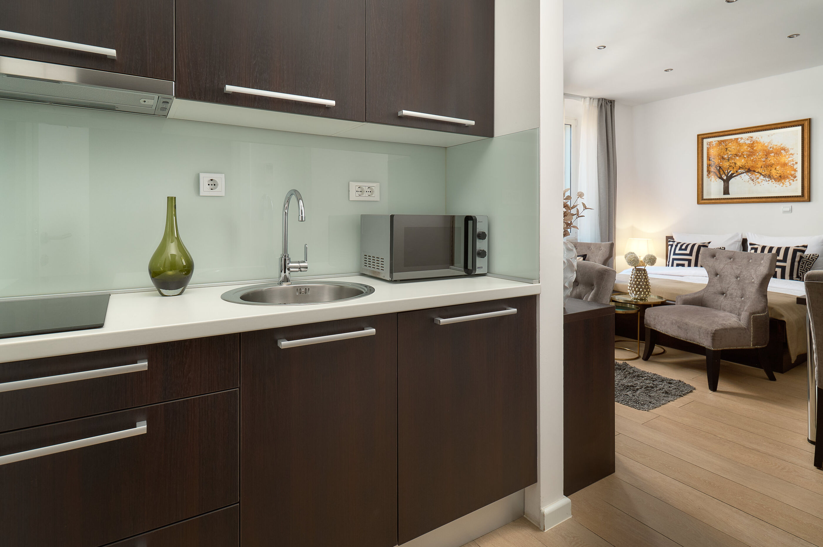Apartments Studios 81 99411-A1