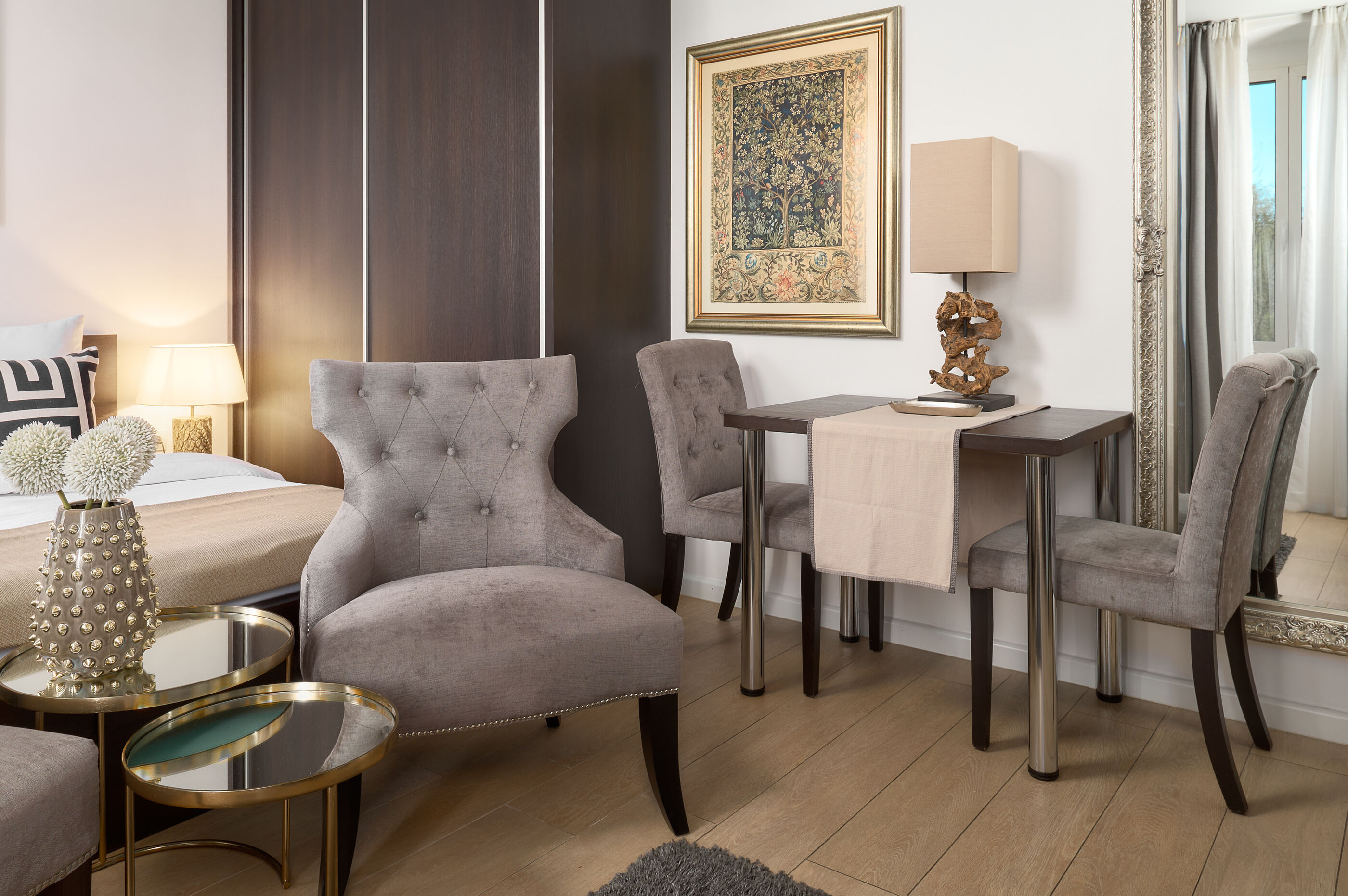 Apartments Studios 81 99411-A1