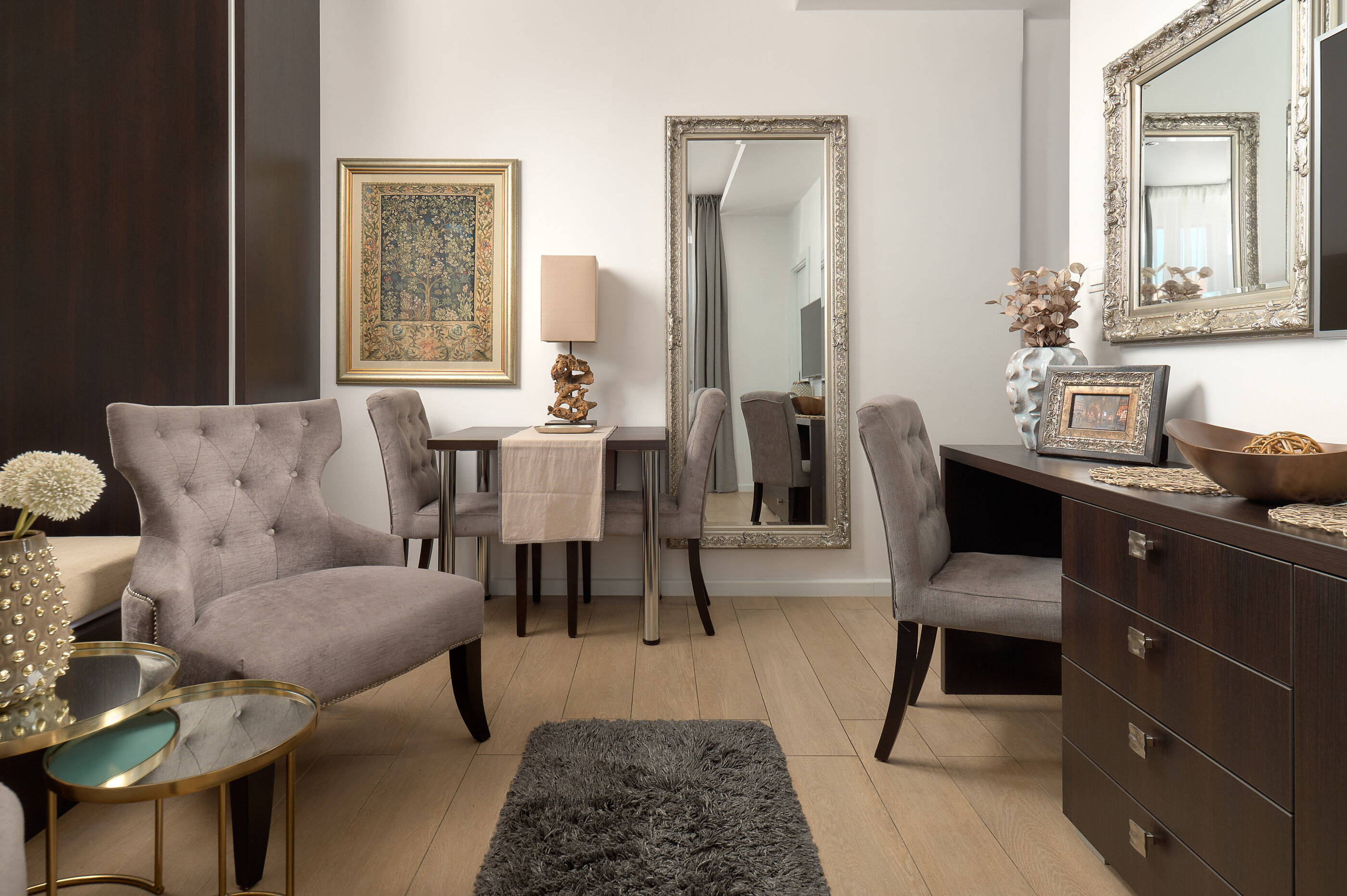 Apartments Studios 81 99411-A1