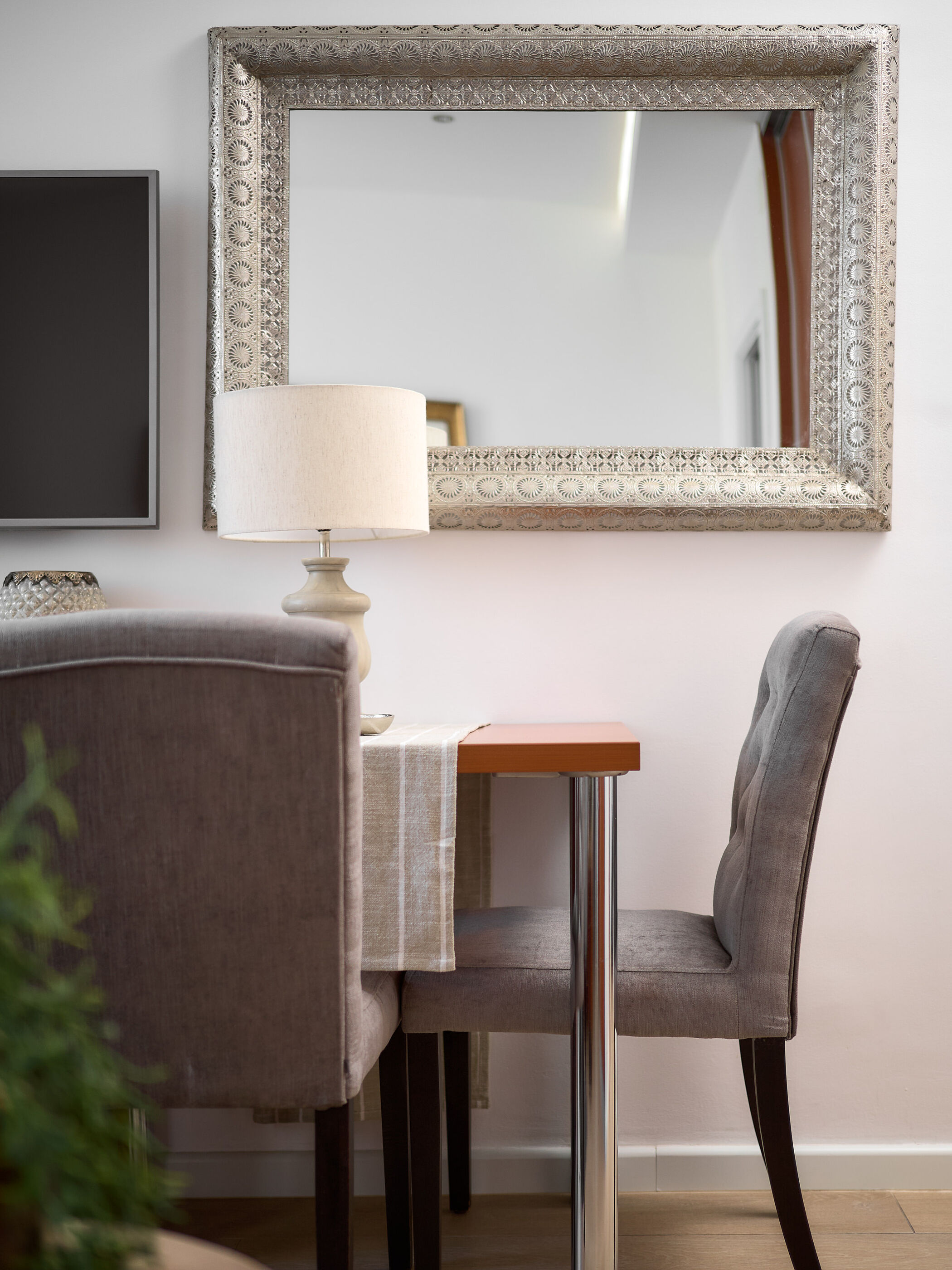 Apartments Studios 81 99411-A2