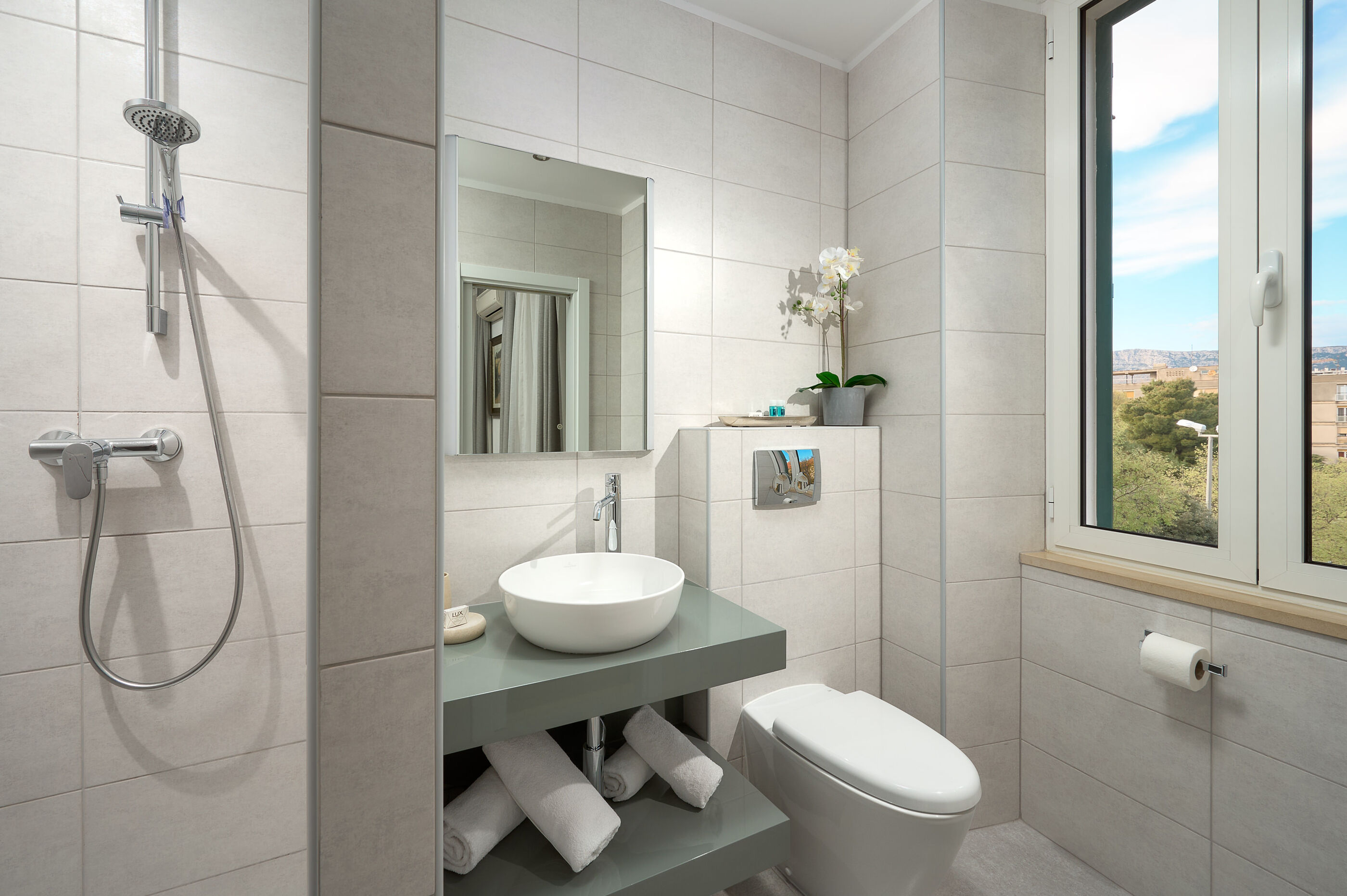 Apartments Studios 81 99411-A1