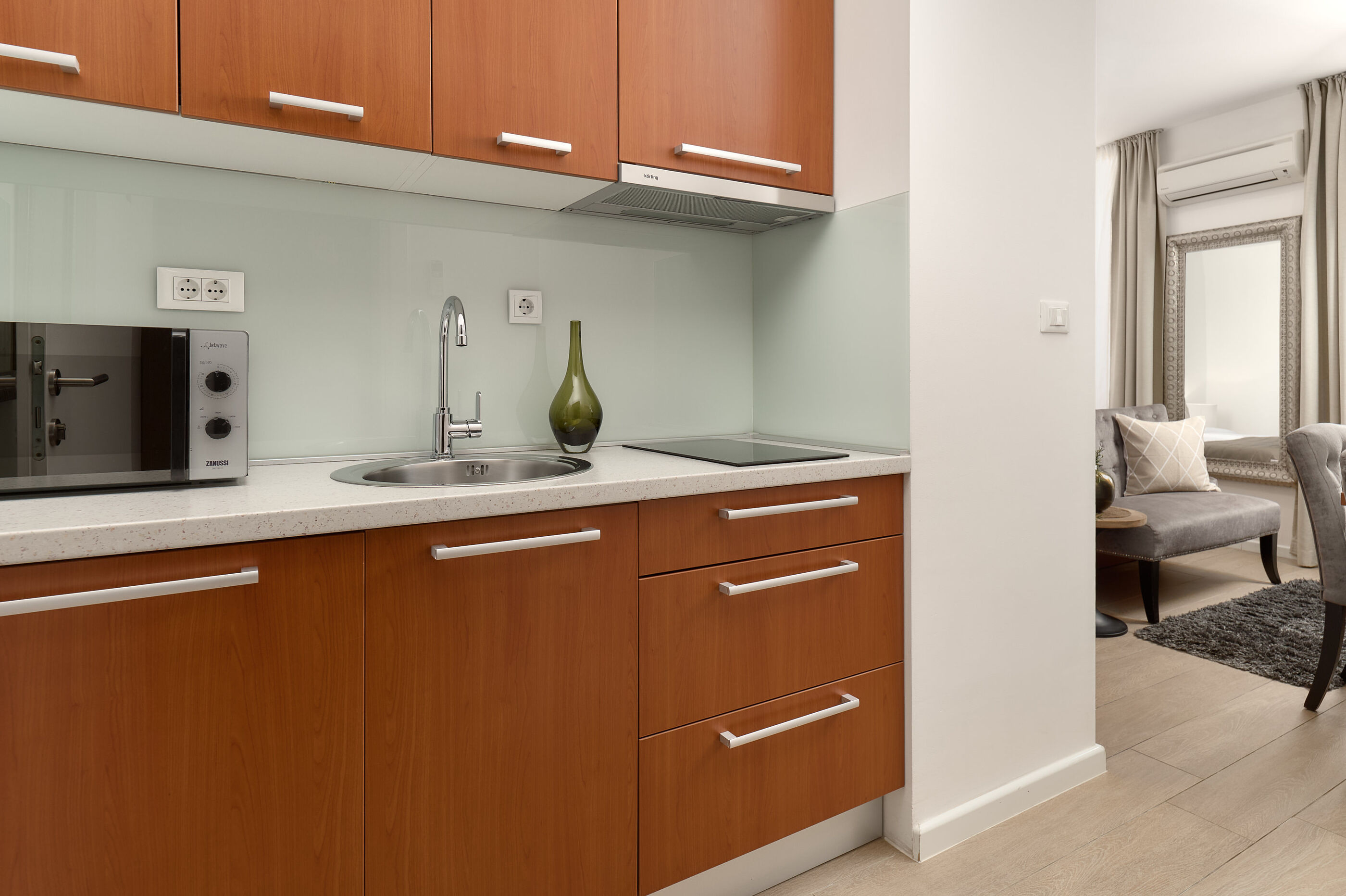 Apartments Studios 81 99411-A2