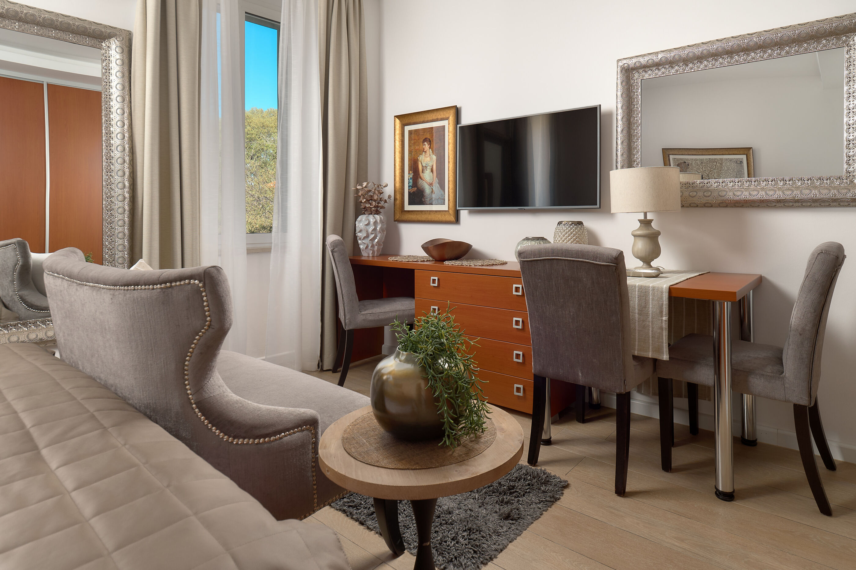 Apartments Studios 81 99411-A2