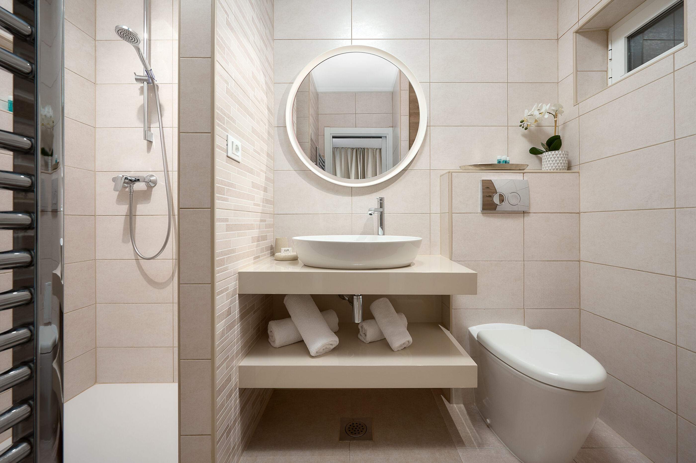 Apartments Studios 81 99411-A2