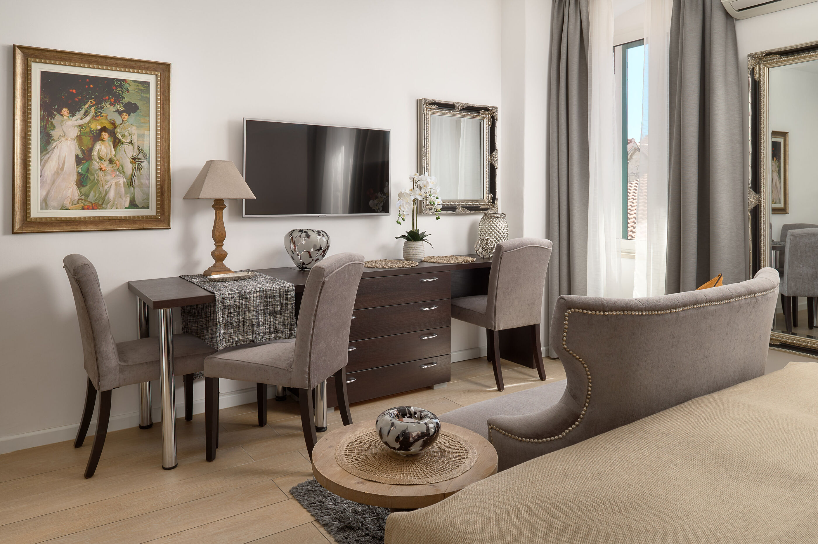 Apartments Studios 81 99411-A3