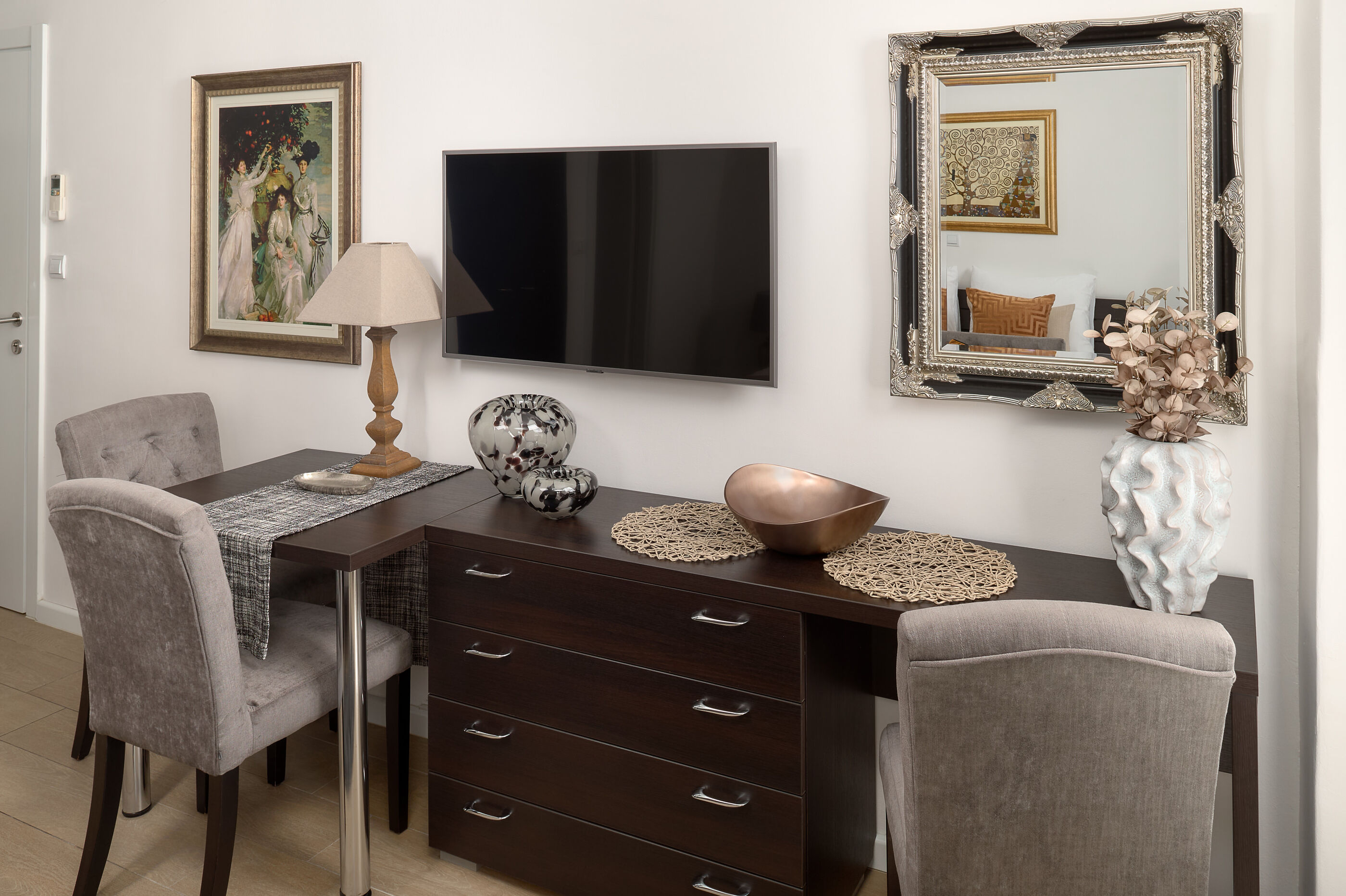 Apartments Studios 81 99411-A3