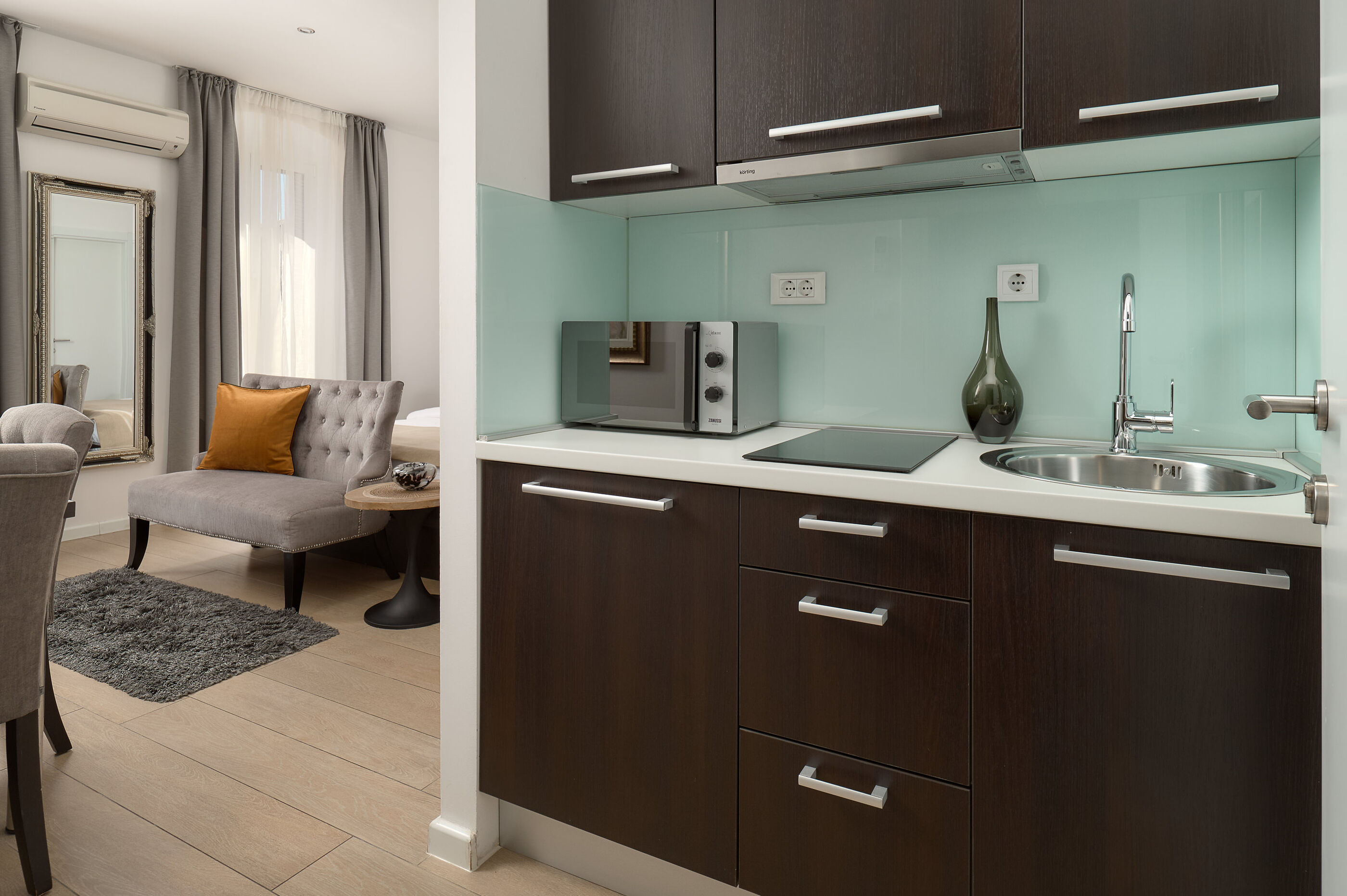 Apartments Studios 81 99411-A3