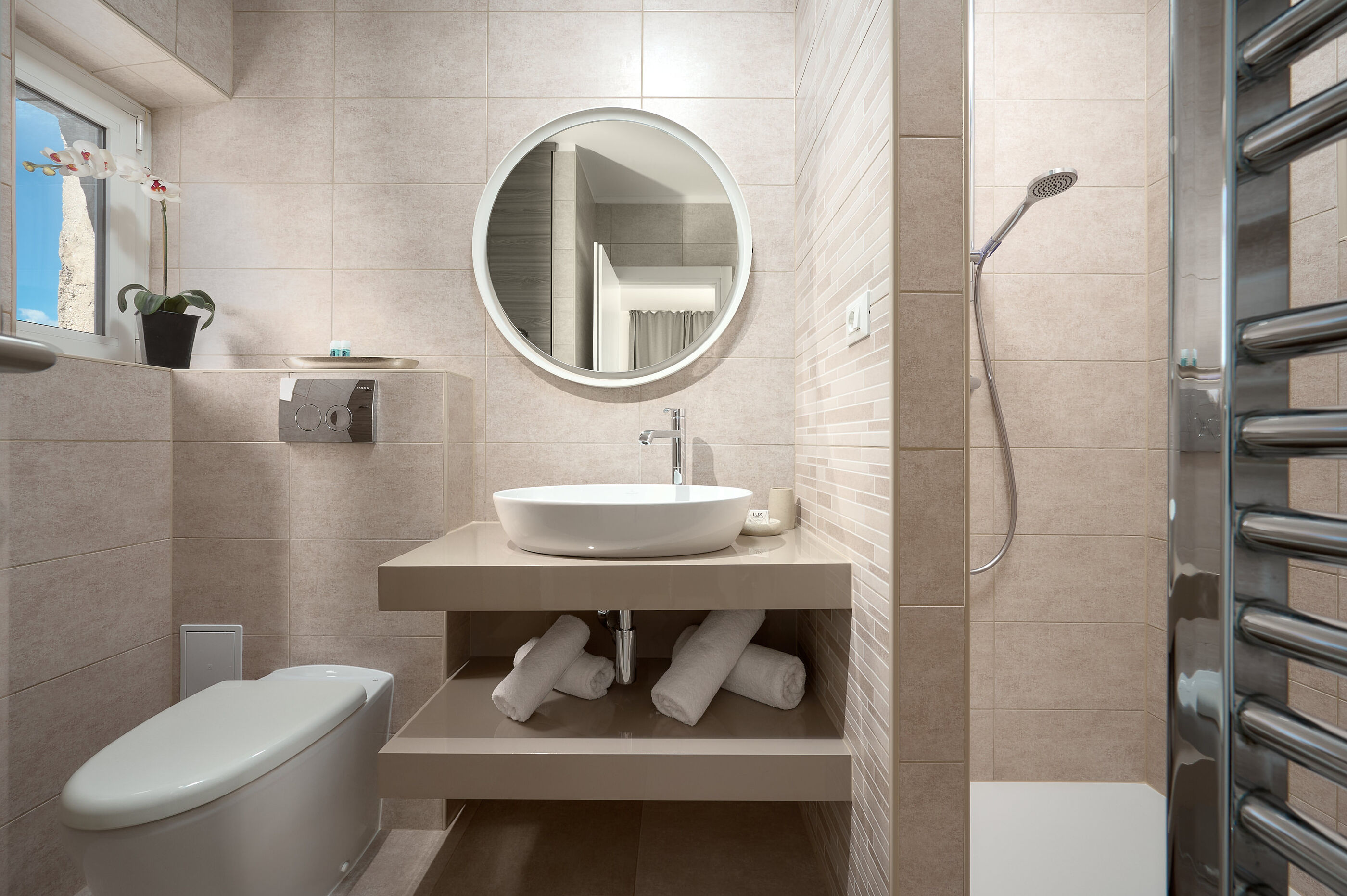 Apartments Studios 81 99411-A3
