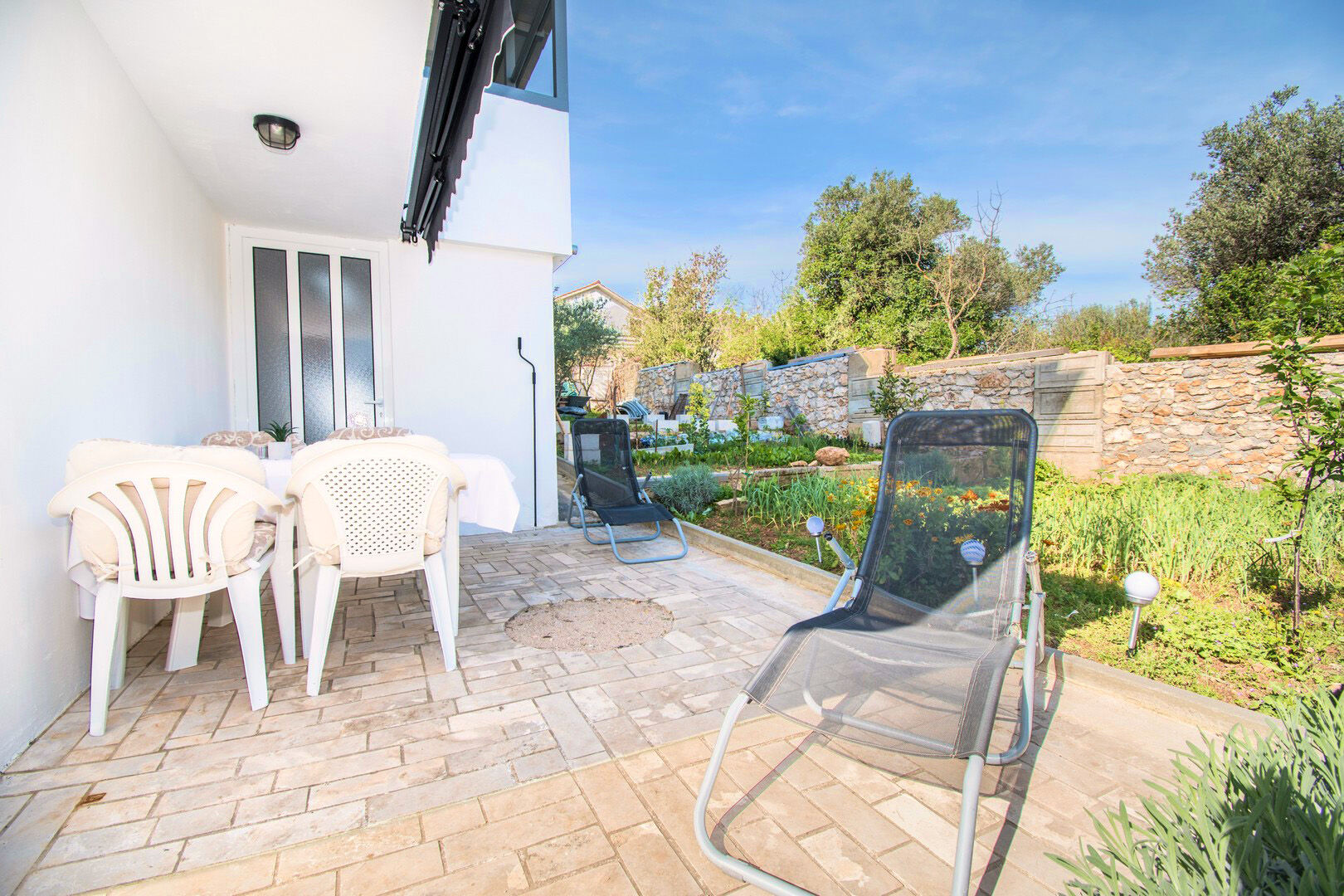 Apartments Maslina 100481-A2