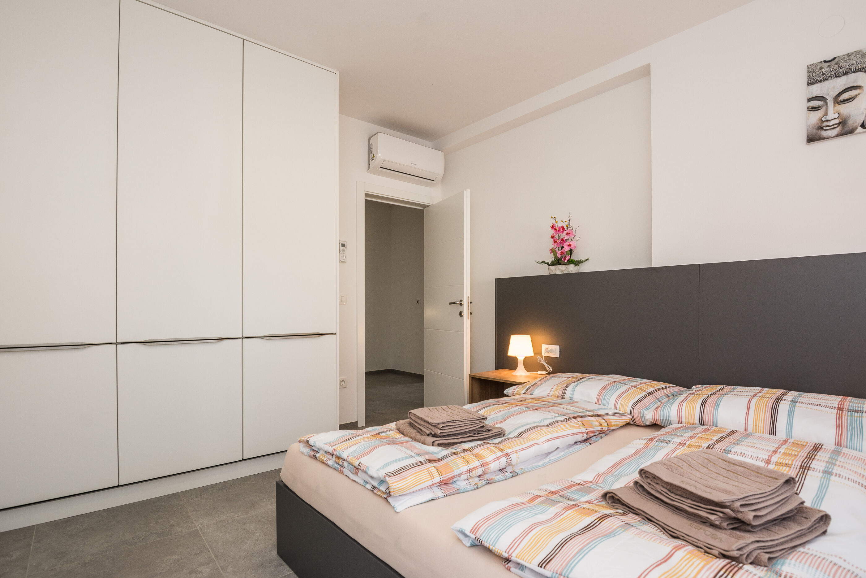 Apartment Spanic 2 50957-A1