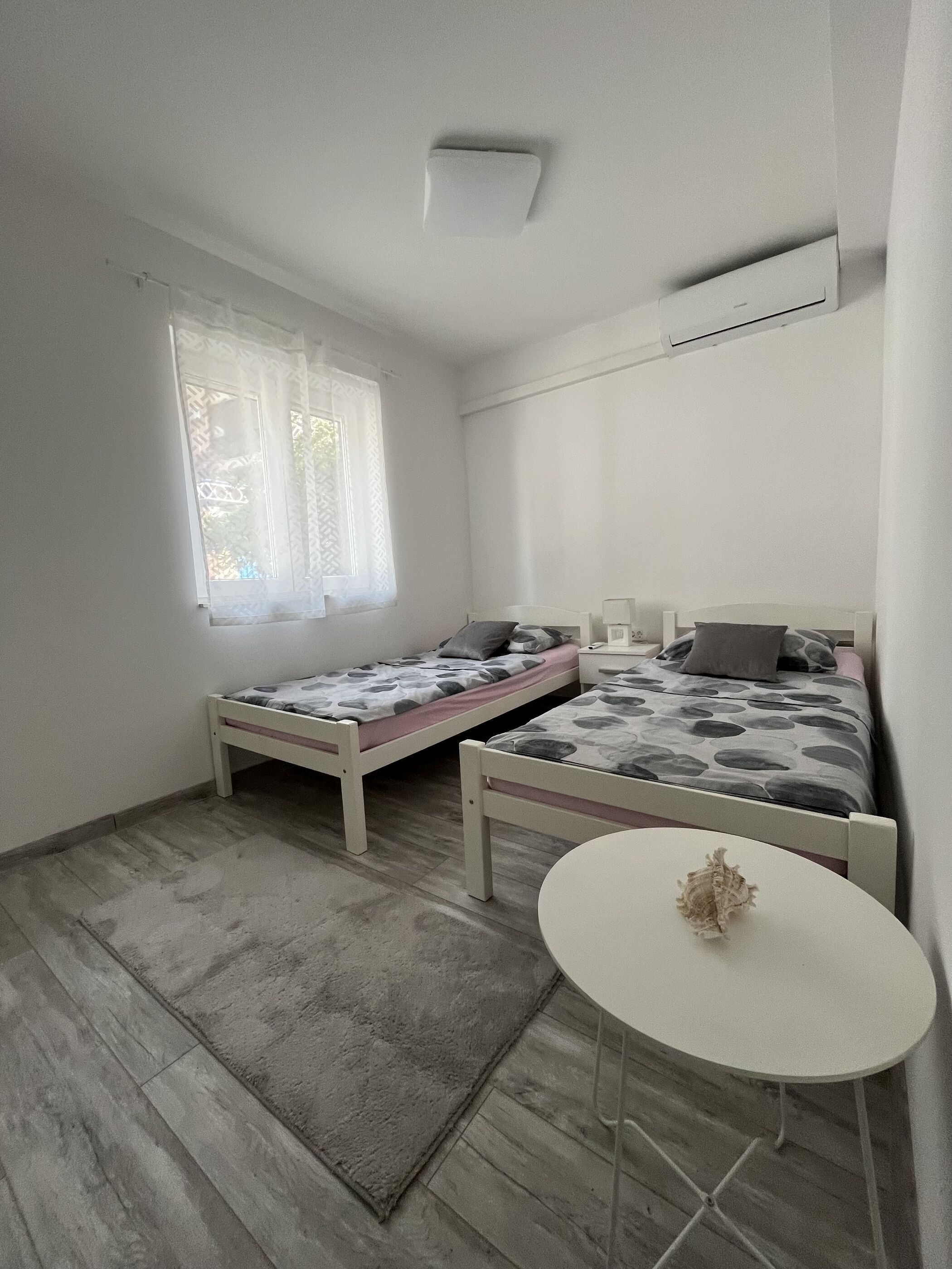 House Pine tree 100231-K1