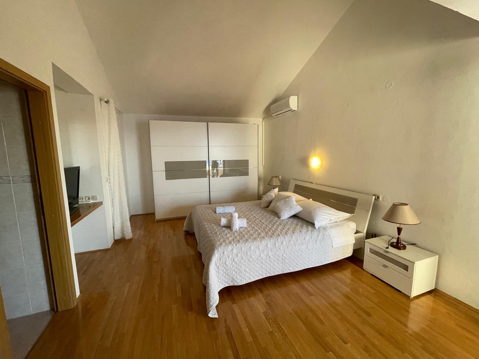 Apartment Lucille 100271-A1