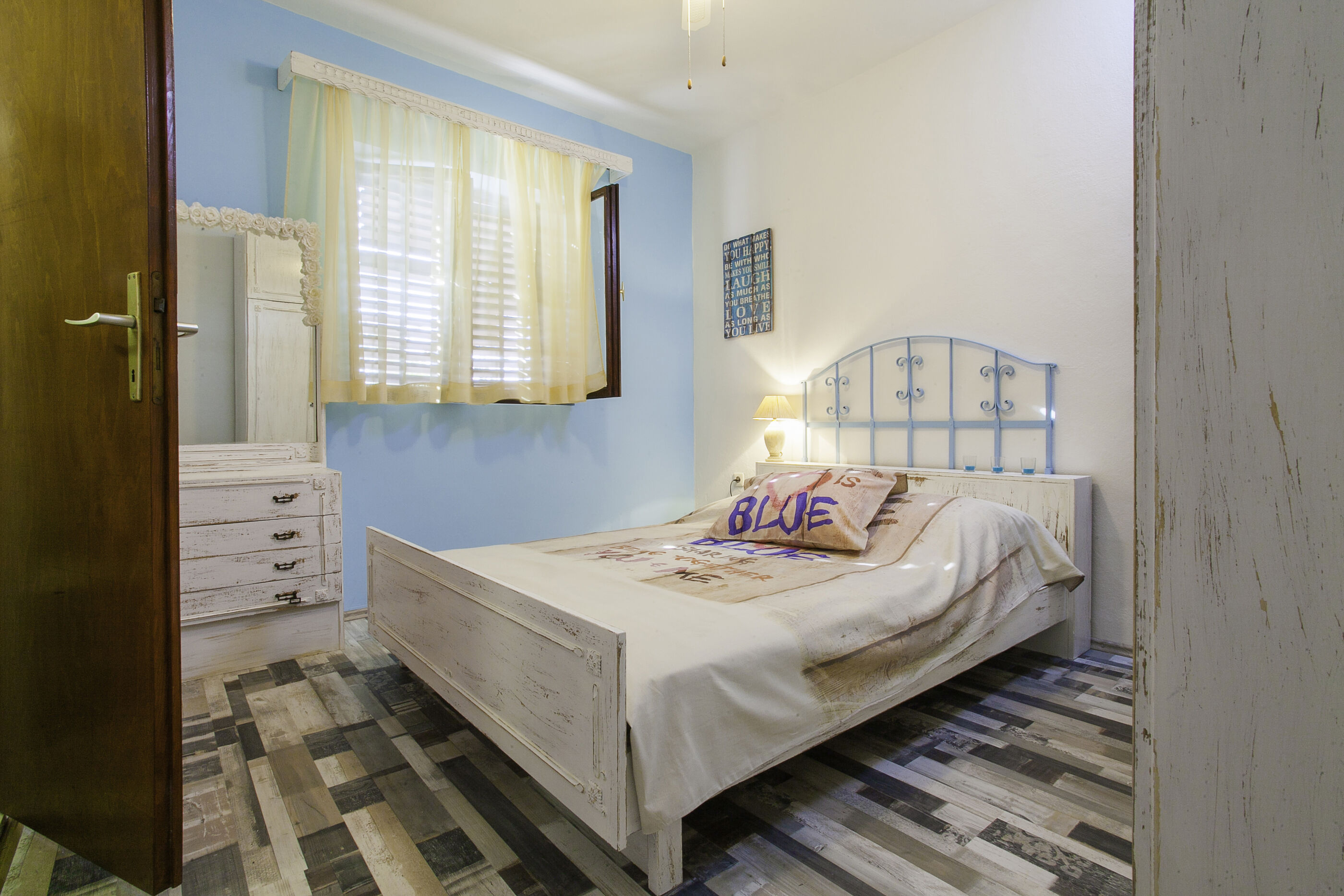 Apartment Colorful 100611-A1