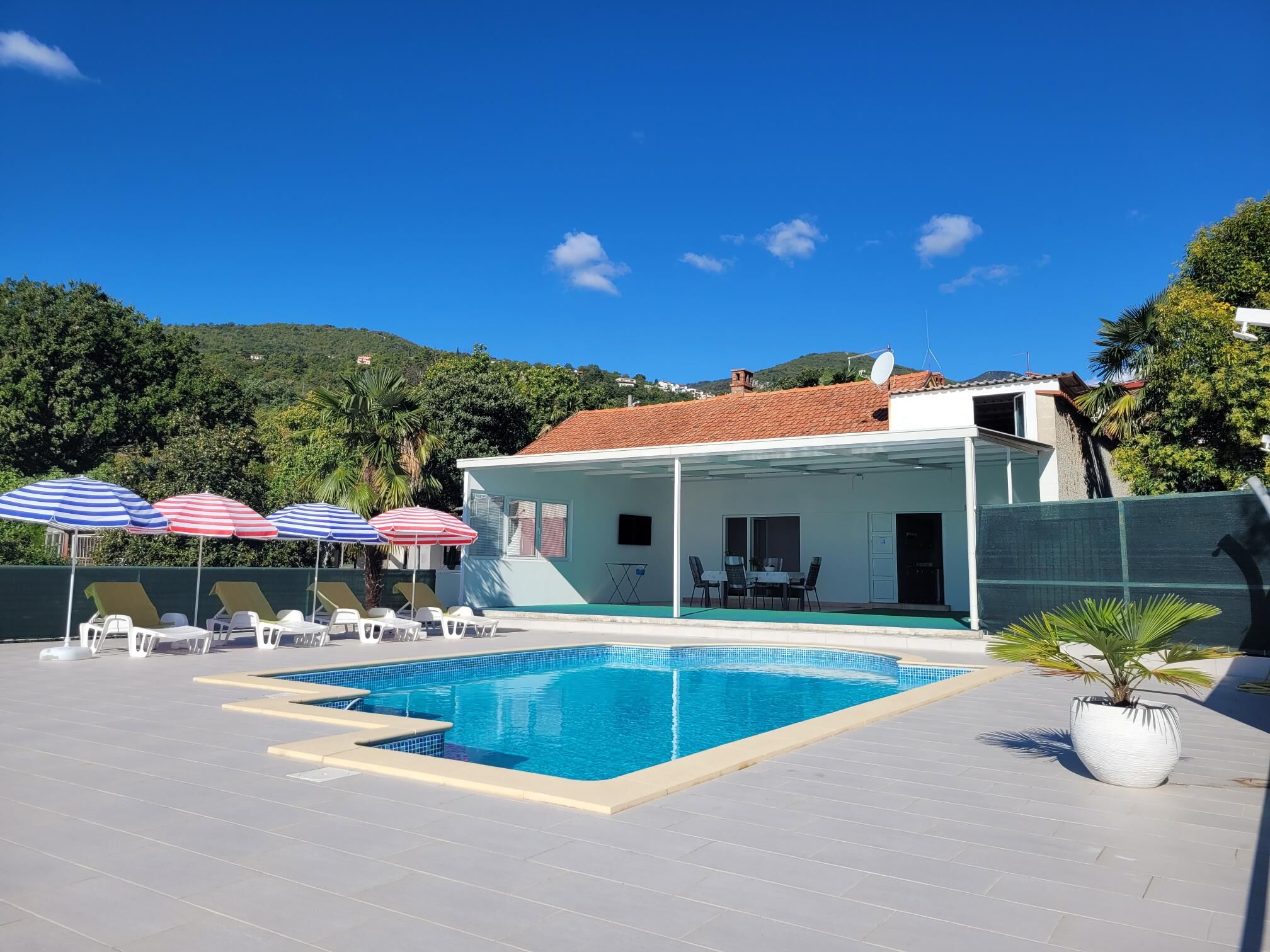 House Pool 100821-K1